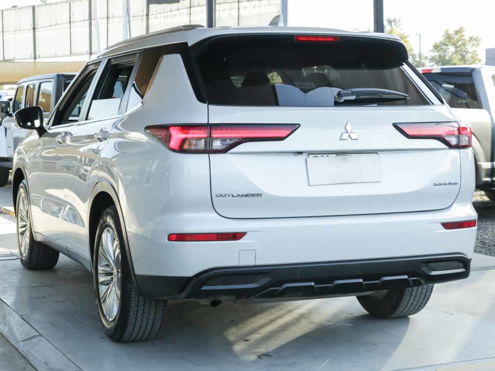 MITSUBISHI NEW OUTLANDER 4X2 AT GL 2023 - Imagen 4 de 13