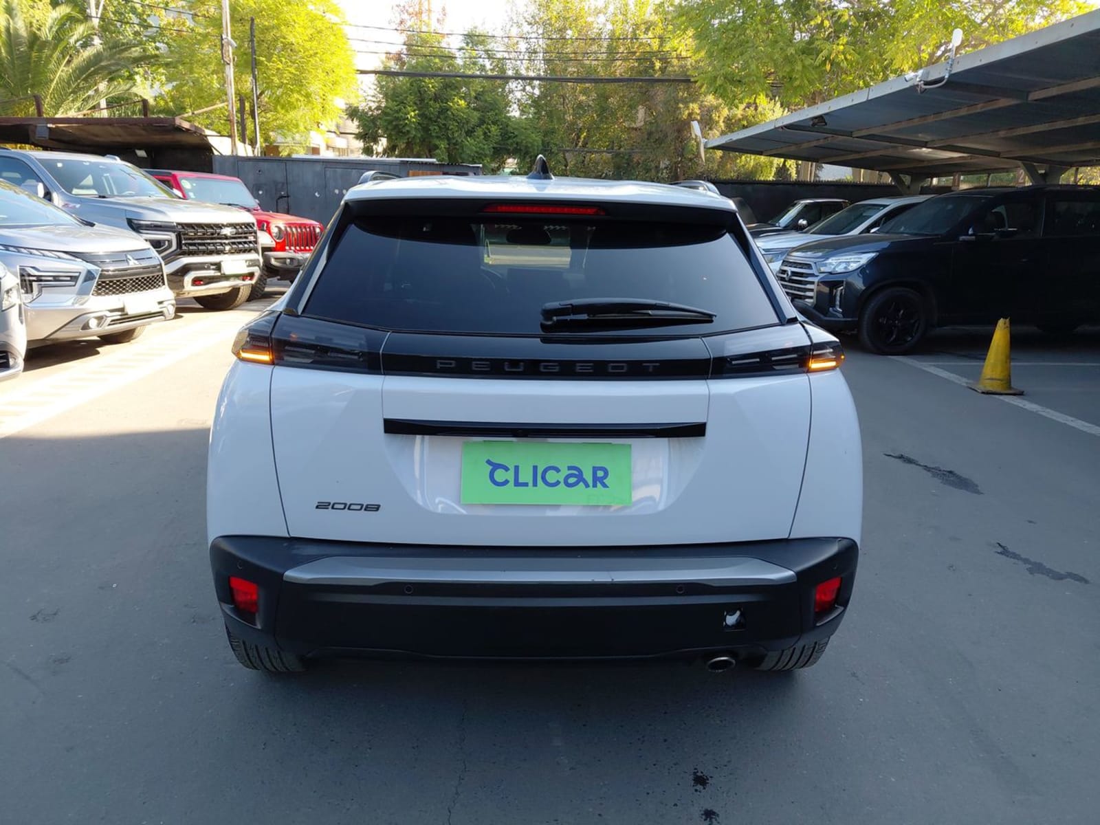 Peugeot 2008 1.5 Allure Pack Bluehdi 130hp Diesel 4x2 Eat8 5p 2024 - Imagen 6 de 8