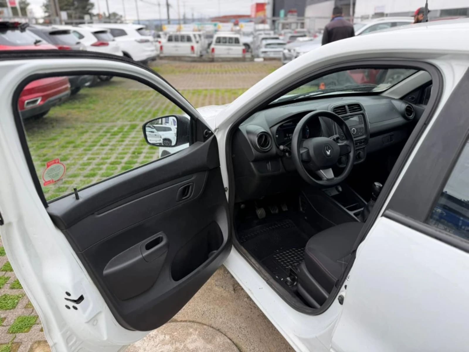 RENAULT KWID 1.0 ZEN 4X2 HB MT 5P 2023 - Imagen 16 de 20