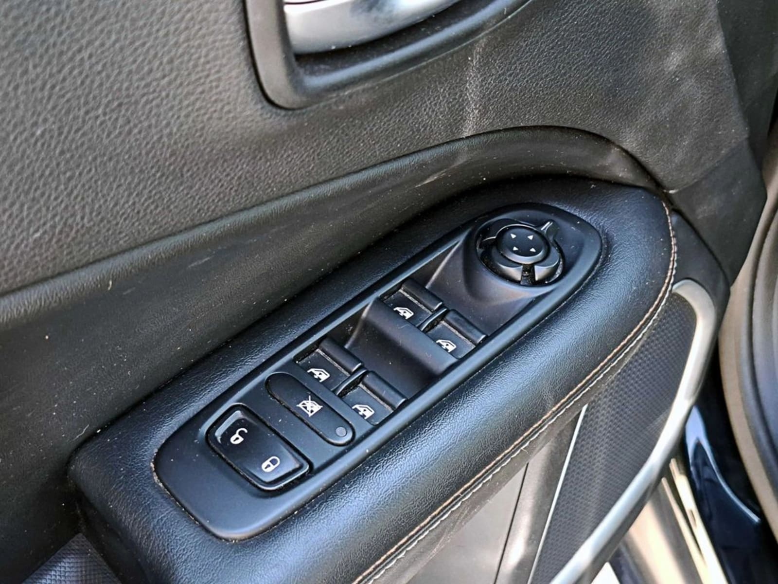 JEEP COMPASS 2.4 LONGITUDE 4X4 5P 2019 - Imagen 10 de 20