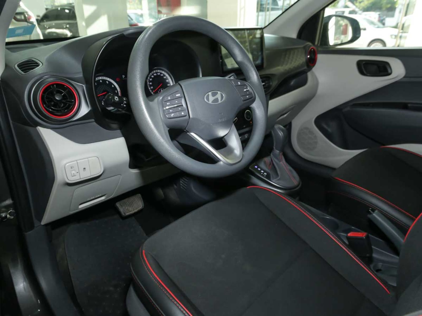 HYUNDAI GRAND I-10 AI3 SEDAN 1.2 AT PLUS 2024 - Imagen 8 de 13