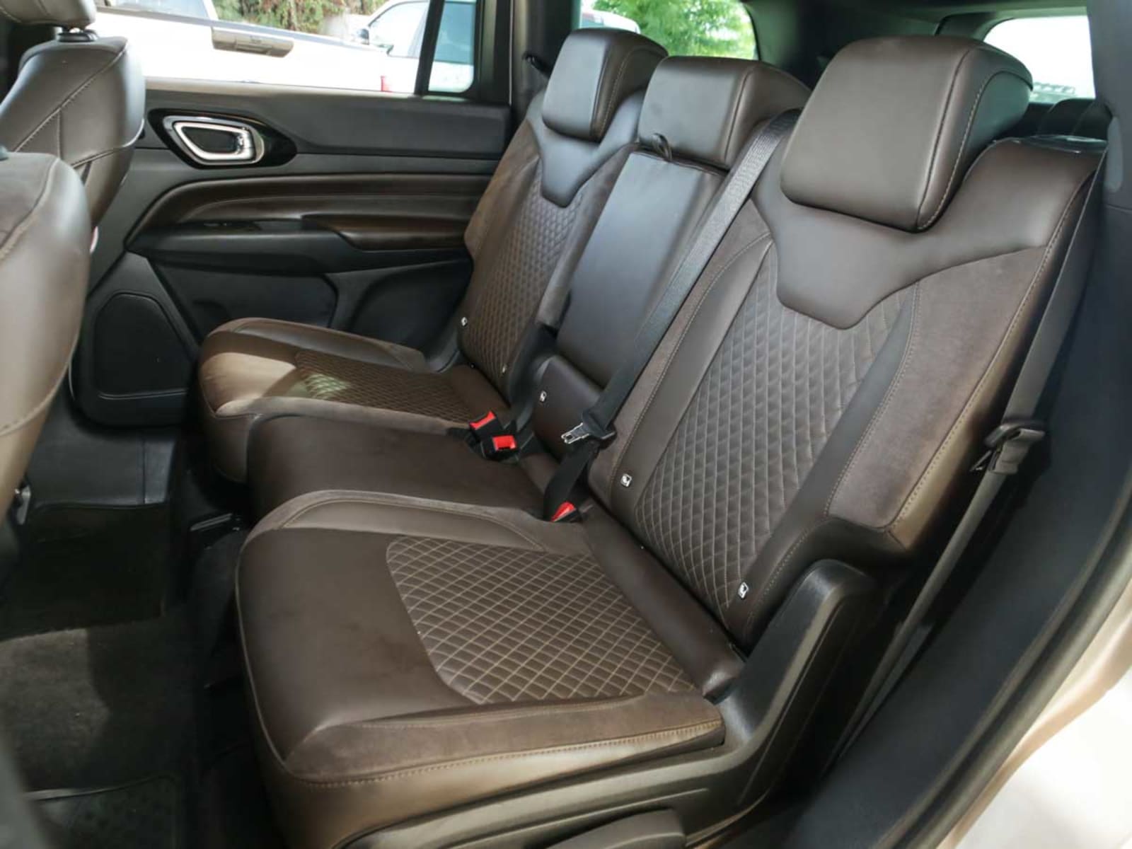 JEEP COMMANDER OVERLAND 1.3T 2023 - Imagen 11 de 15
