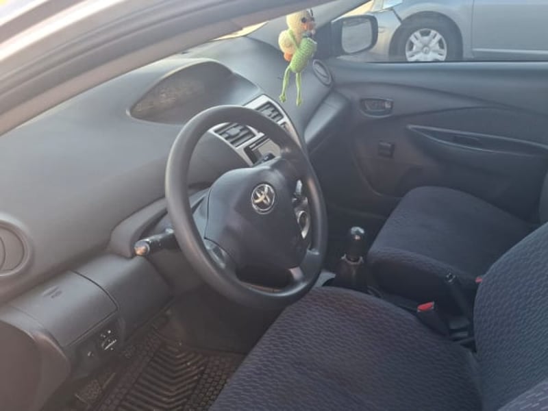 Toyota Yaris 2011 - Imagen 6 de 8