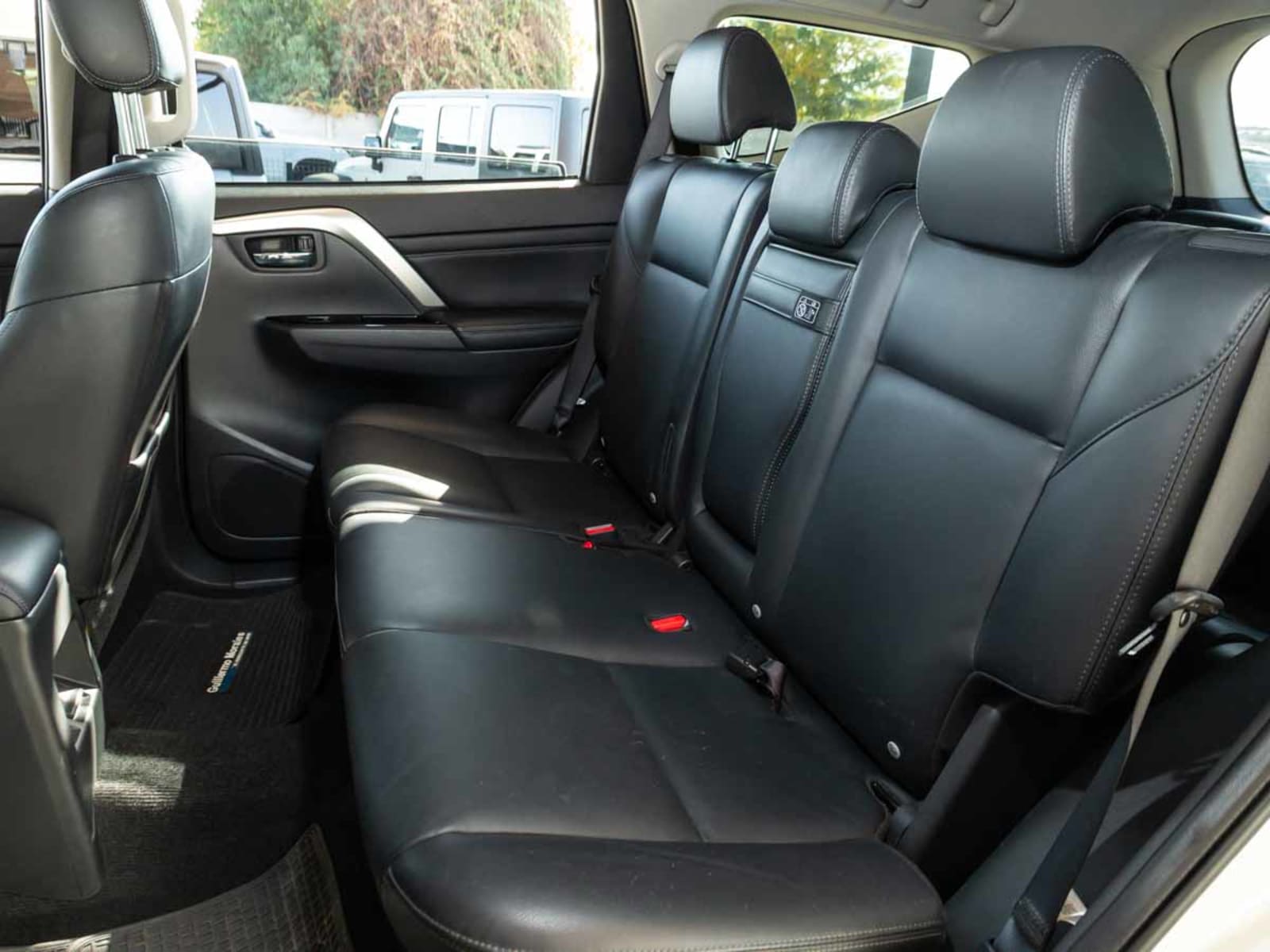 MITSUBISHI MONTERO SPORT 3.0 2WD AT 2025 - Imagen 11 de 14