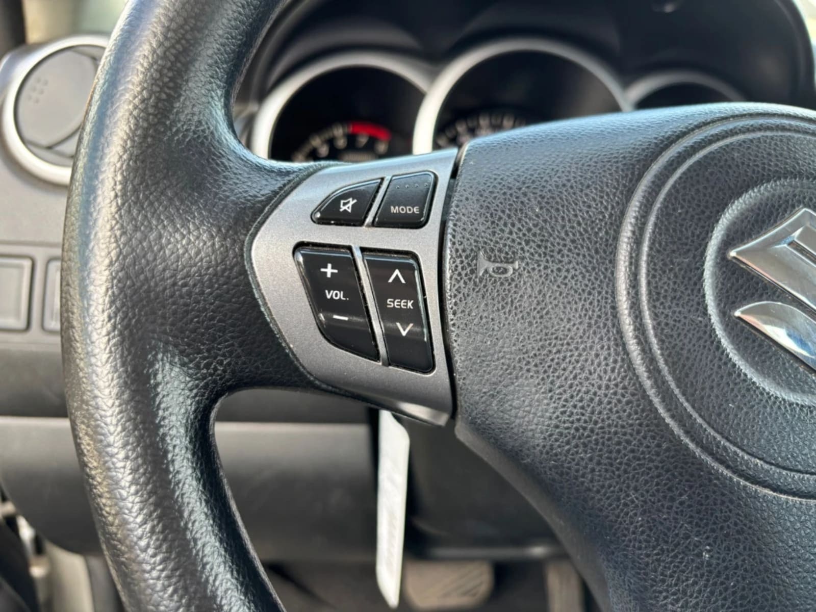 SUZUKI GRAND VITARA 2.4 GLX SPORT 4X4 MT 3P 2010 - Imagen 20 de 20