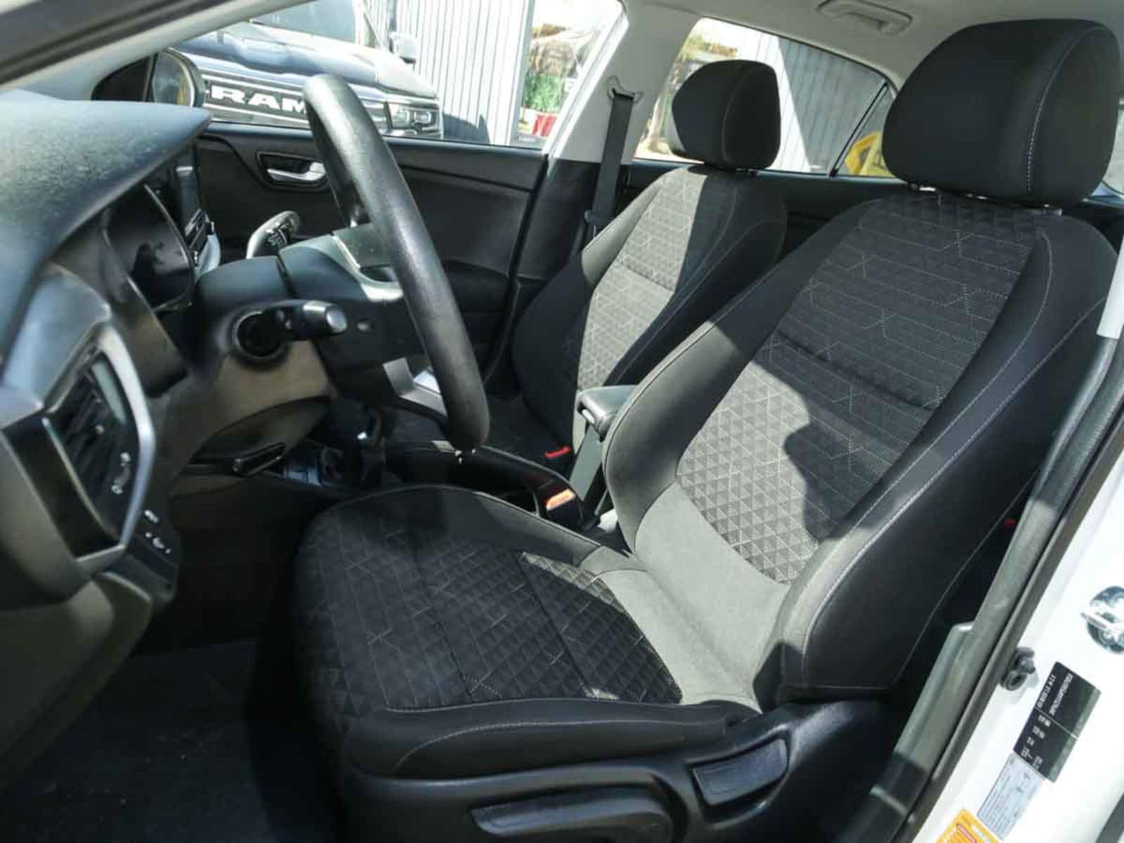 KIA MOTORS RIO 5 EX 1.4 2024 - Imagen 10 de 13