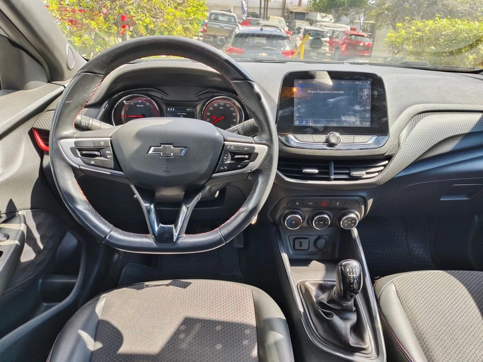 CHEVROLET ONIX 1.0T RS R 4X2 HB MT 5P 2024 - Imagen 15 de 20
