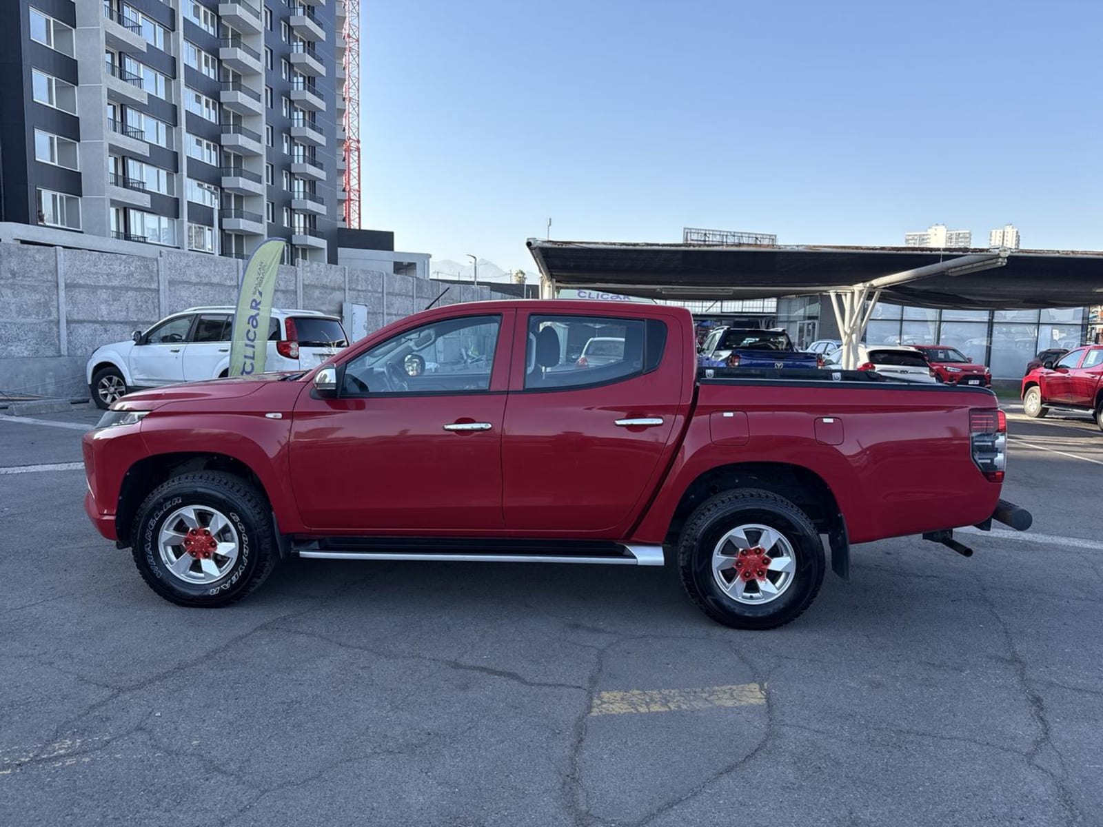 Mitsubishi L200 2.2 Katana Crt Diesel Dob. Cab. 4x4 Mt 4p 2024 - Imagen 5 de 8