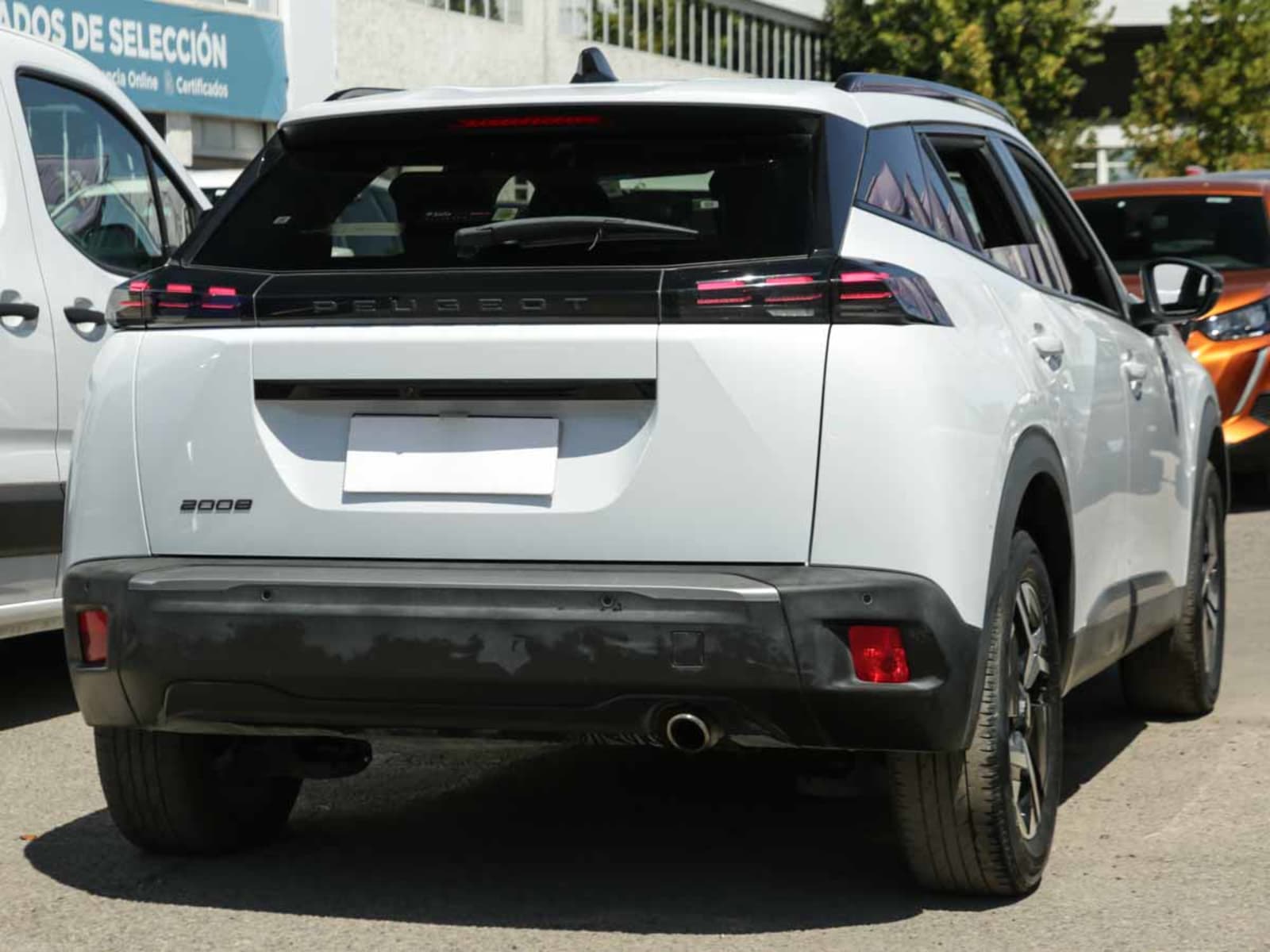 PEUGEOT 2008 MCA ALLURE BLUEHDI 130 EAT8 2024 - Imagen 6 de 13