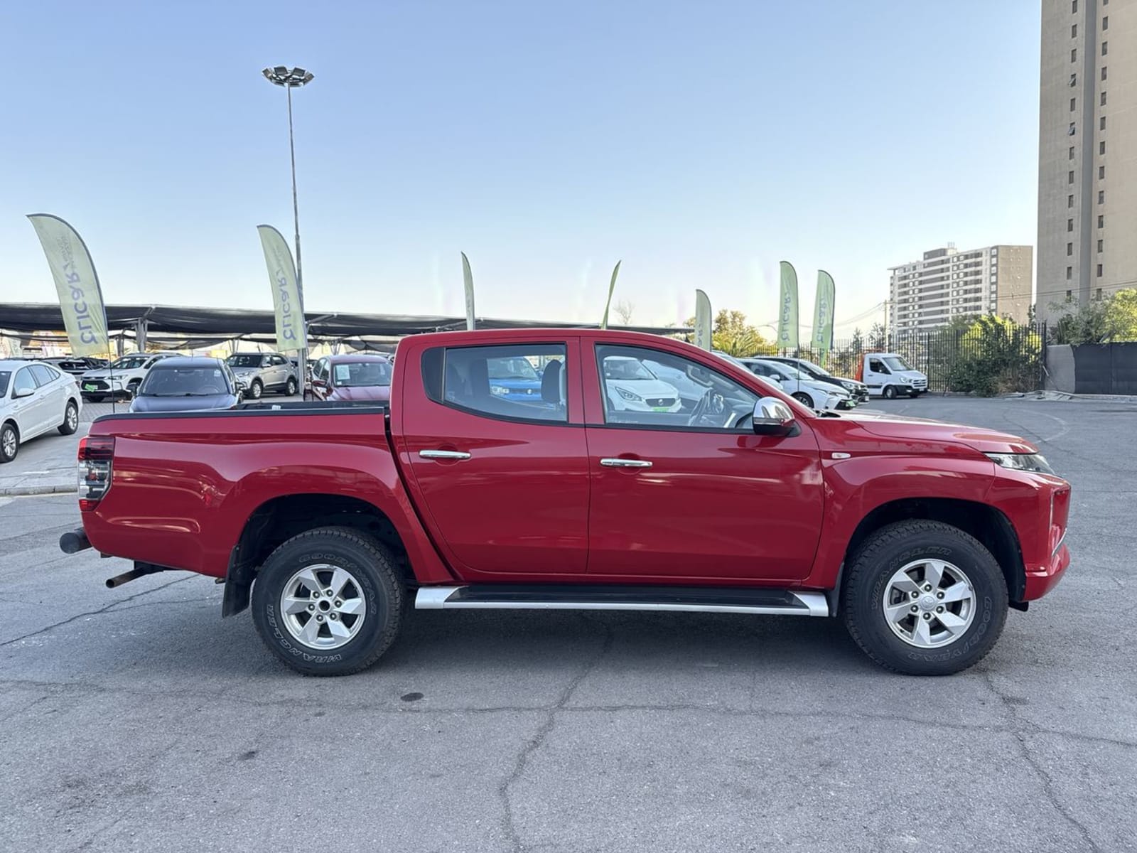 Mitsubishi L200 2.2 Katana Crt Diesel Dob. Cab. 4x4 Mt 4p 2024 - Imagen 7 de 7