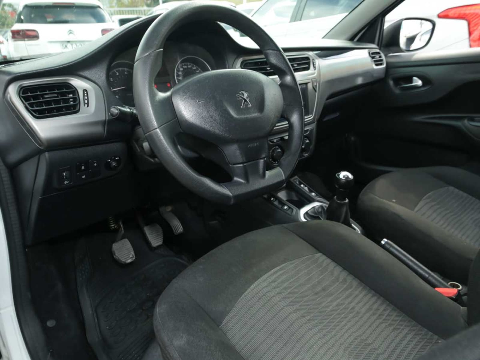 PEUGEOT 301 HDI 1.6 2019 - Imagen 8 de 13