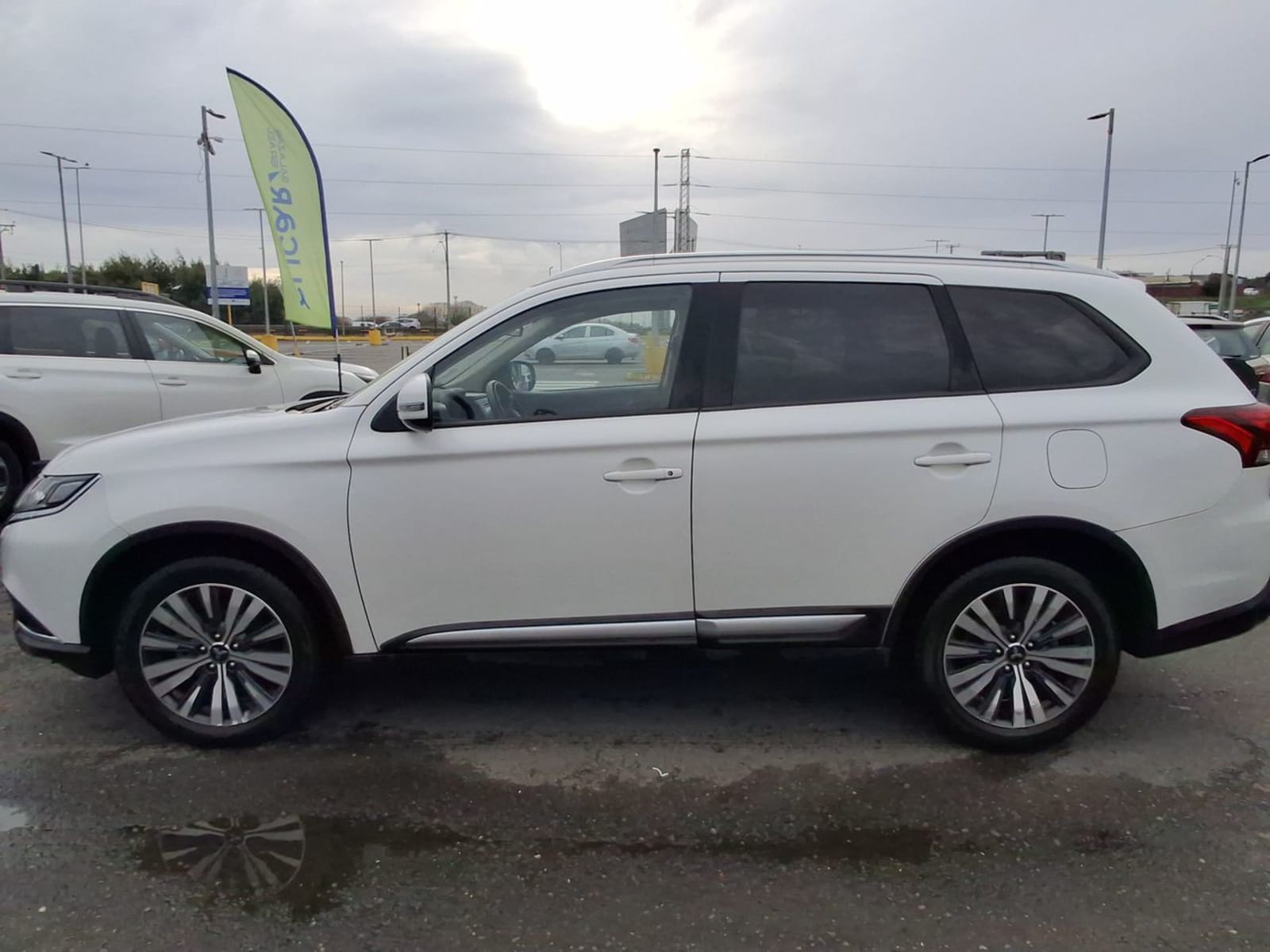 Mitsubishi Outlander 2.0 Glx 4x2 At 5p 2023 - Imagen 4 de 8