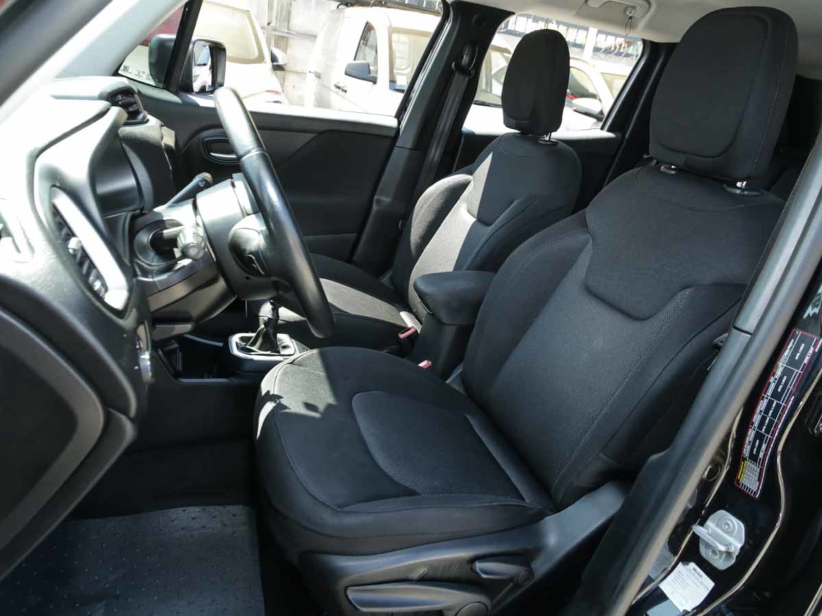 JEEP RENEGADE SPORT 4X2 LX MT 2022 - Imagen 10 de 12