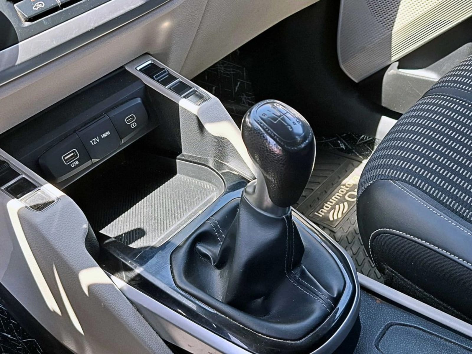 KIA CARENS LX 1.5 2023 - Imagen 19 de 19