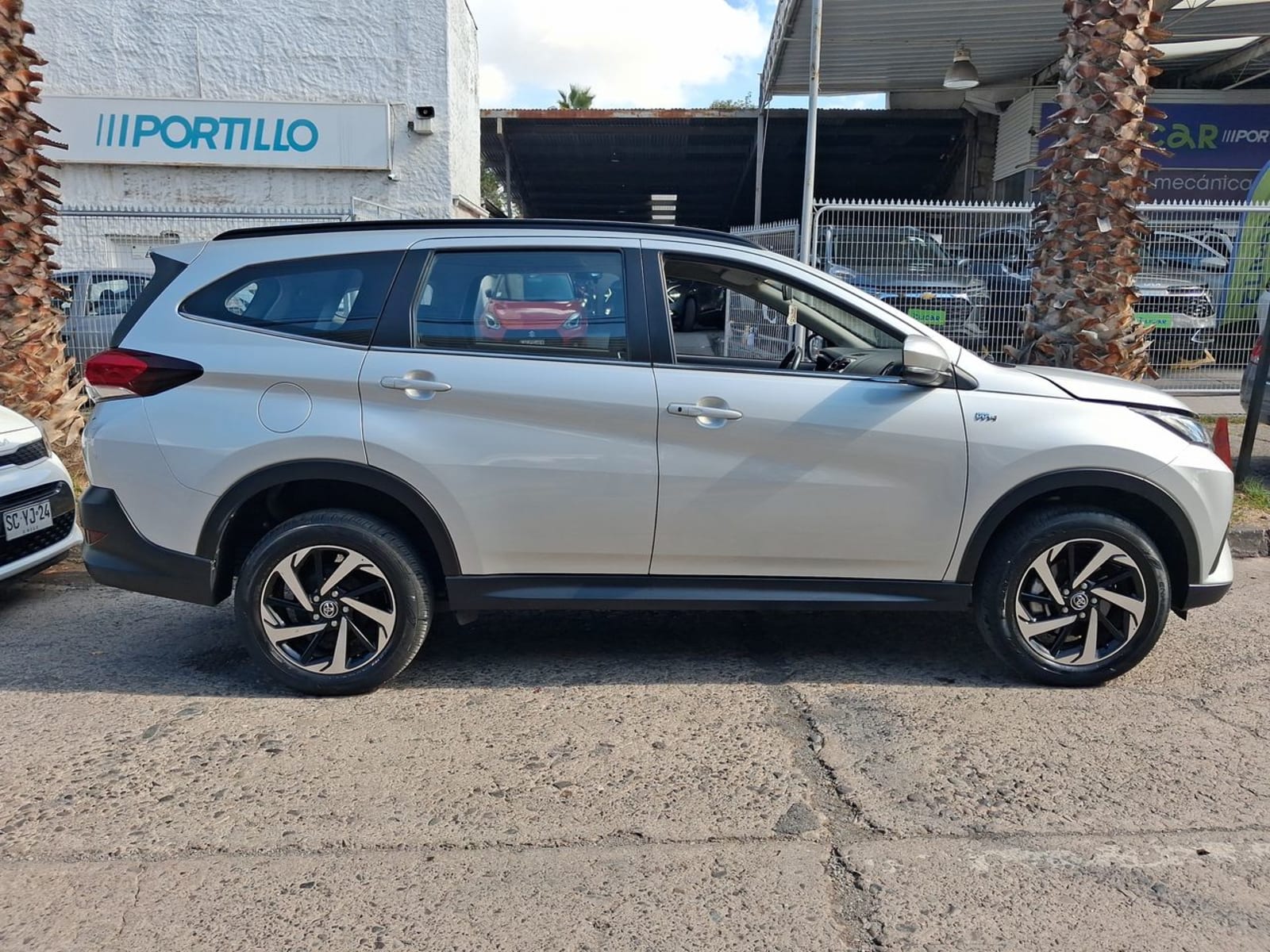 Toyota Rush 1.5 Xli 4x2 Mt 5p 2022 - Imagen 8 de 8