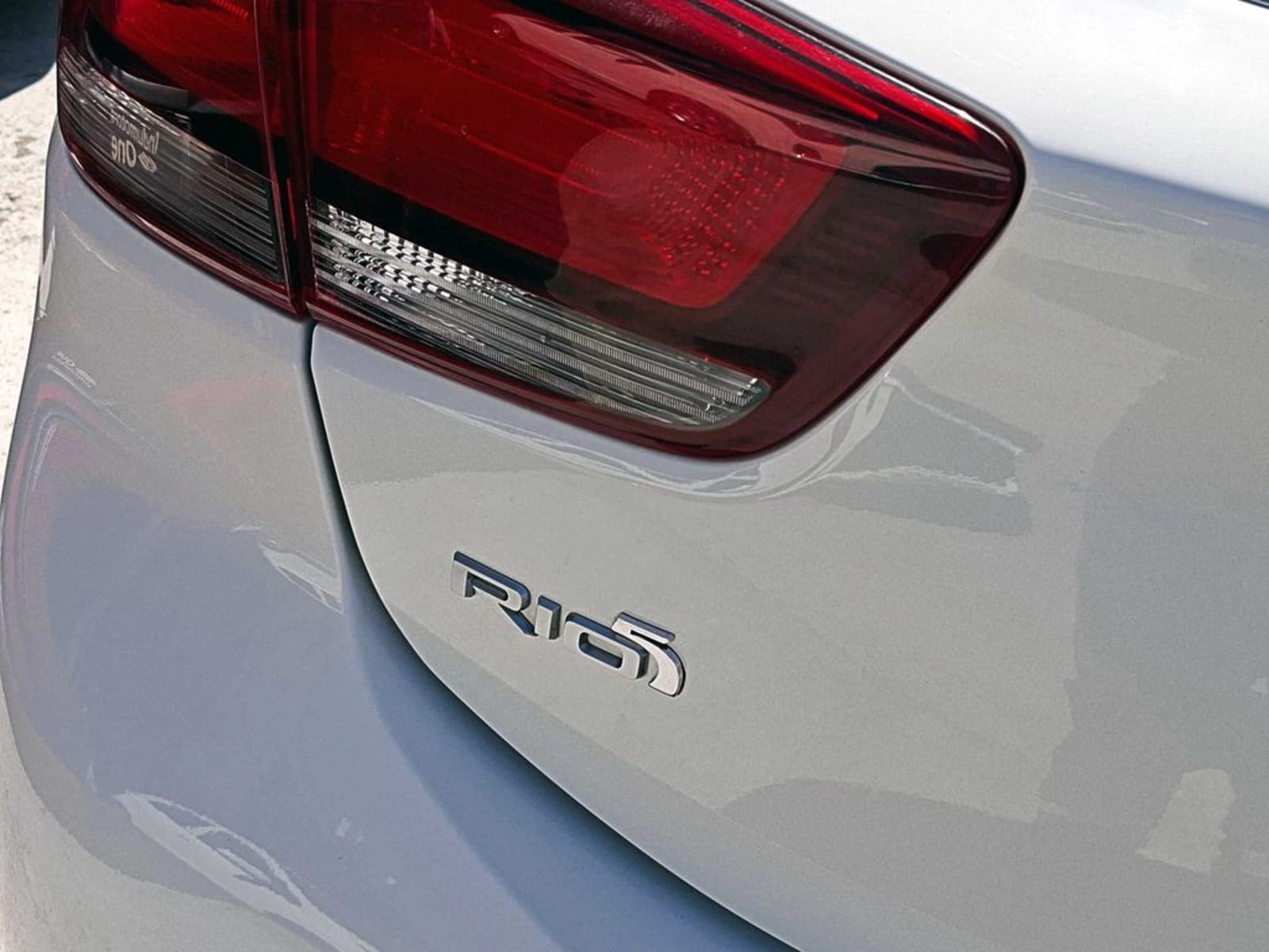KIA RIO 5 MT 2023 - Imagen 7 de 19