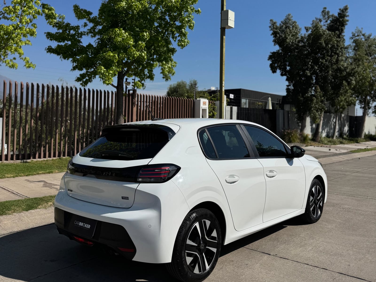 PEUGEOT 208 ALLURE PACK 2024 - Imagen 3 de 20