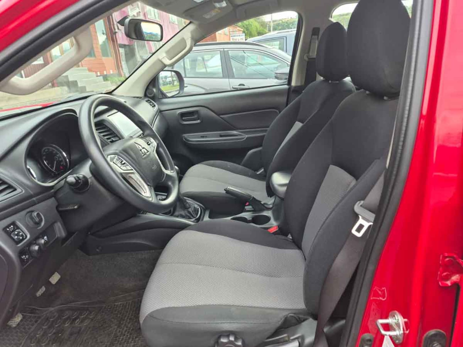 MITSUBISHI L-200 NEW KATANA CR MEC 4X2 TD E5 2024 - Imagen 8 de 11