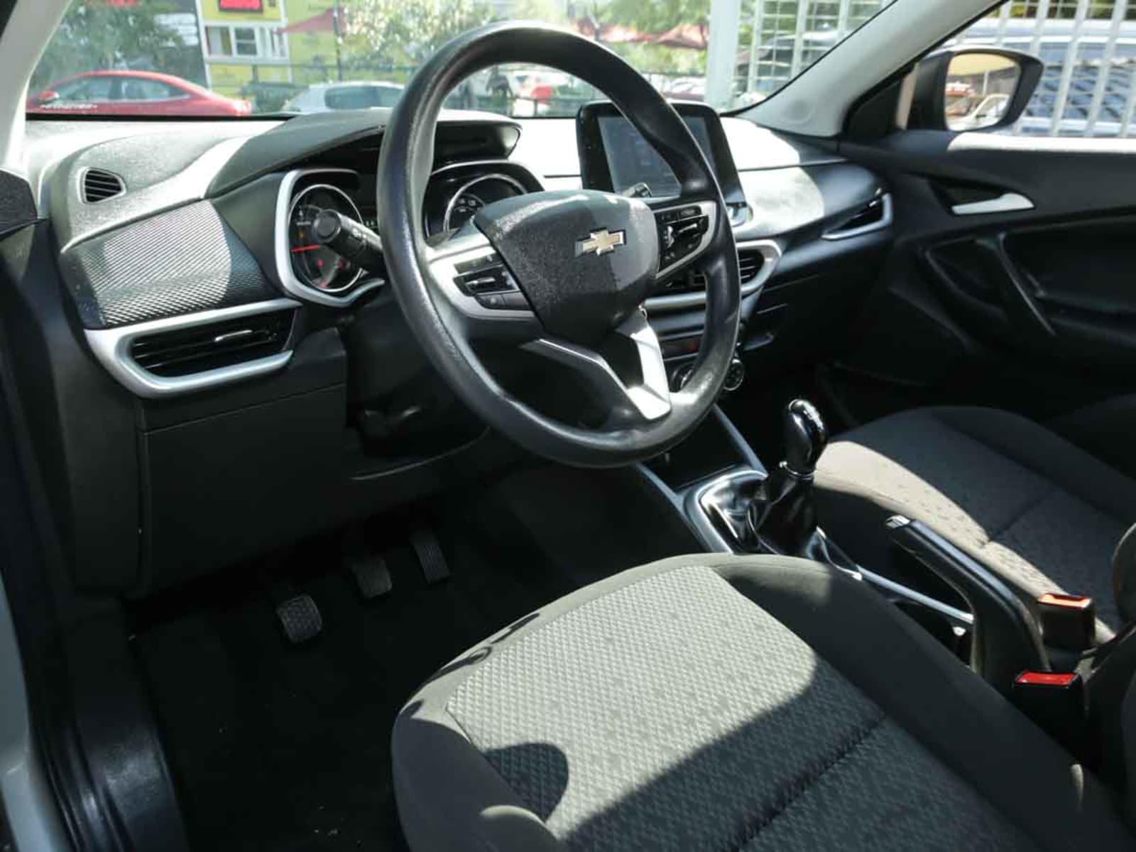 CHEVROLET TRACKER LS 1.2 2024 - Imagen 8 de 13