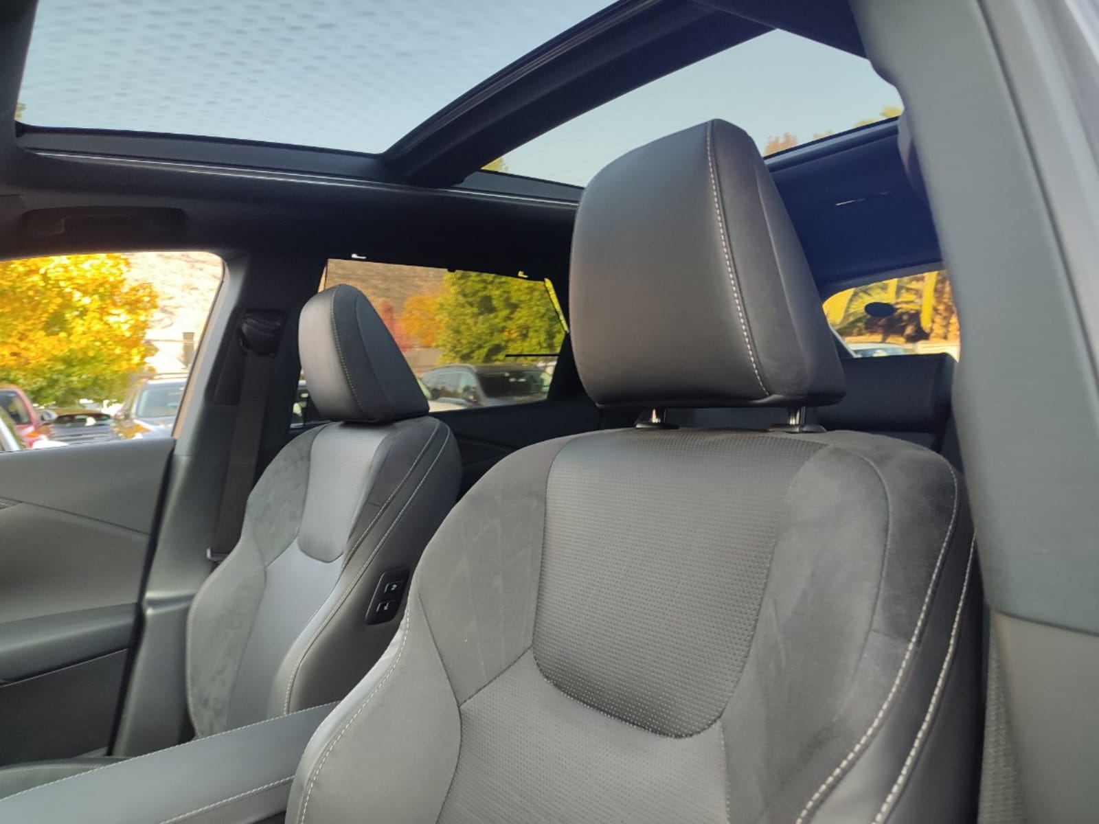 LEXUS RX 350 H 2.5 LUX 4WD 2023 - Imagen 12 de 18
