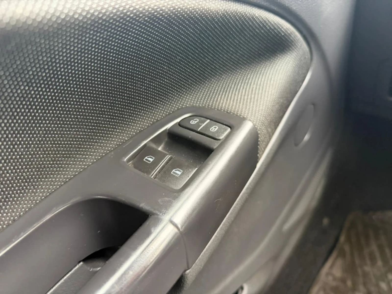 VOLKSWAGEN VOYAGE 1.6 COMFORTLINE 4X2 VOLANTE MULTIFUNCION AC 2AB MT 2021 - Imagen 16 de 20