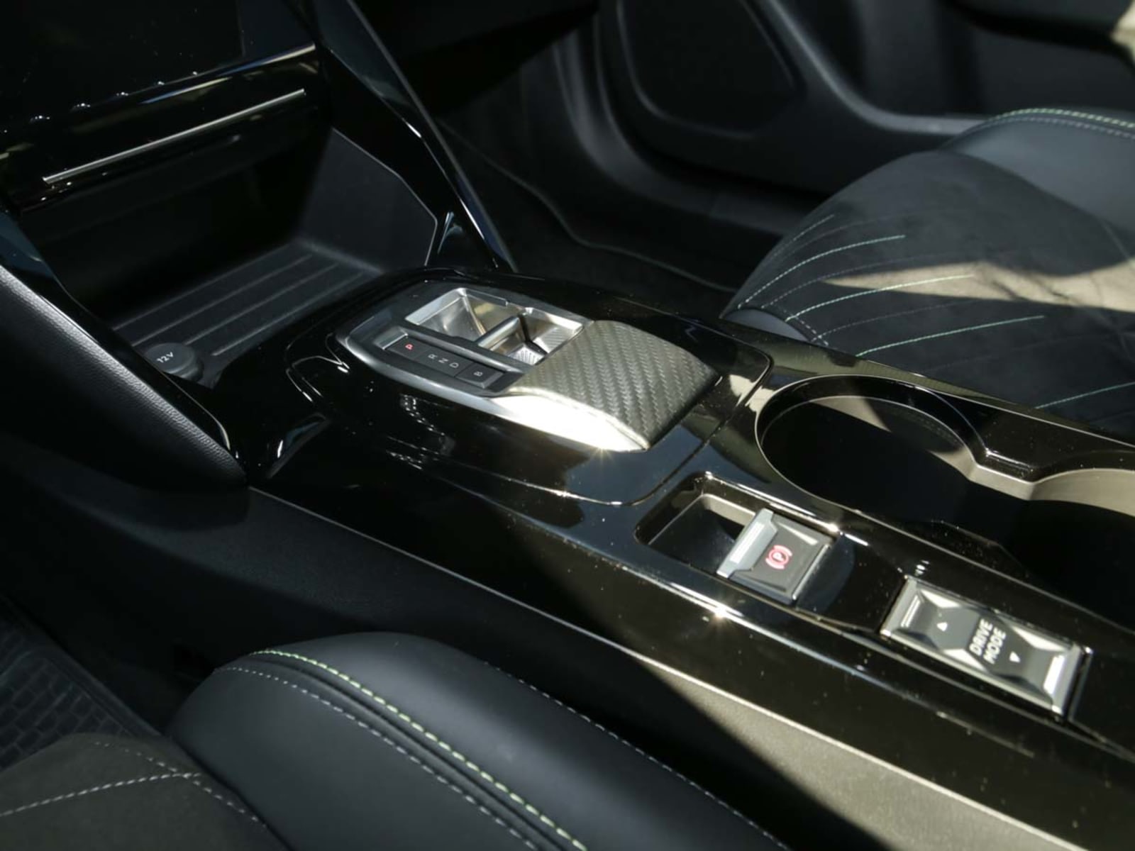 PEUGEOT 2008 MCA GT ELECTRIC 2026 - Imagen 9 de 14