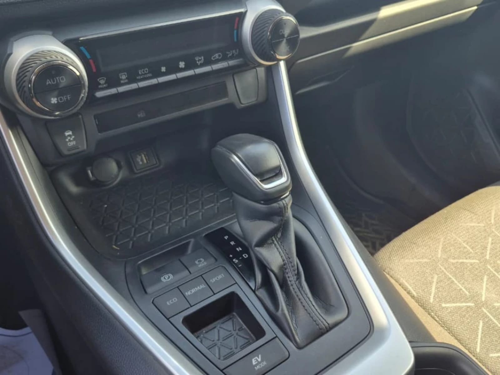 TOYOTA RAV4 HV XLE HV 2.5 CVT AT 2024 - Imagen 10 de 14