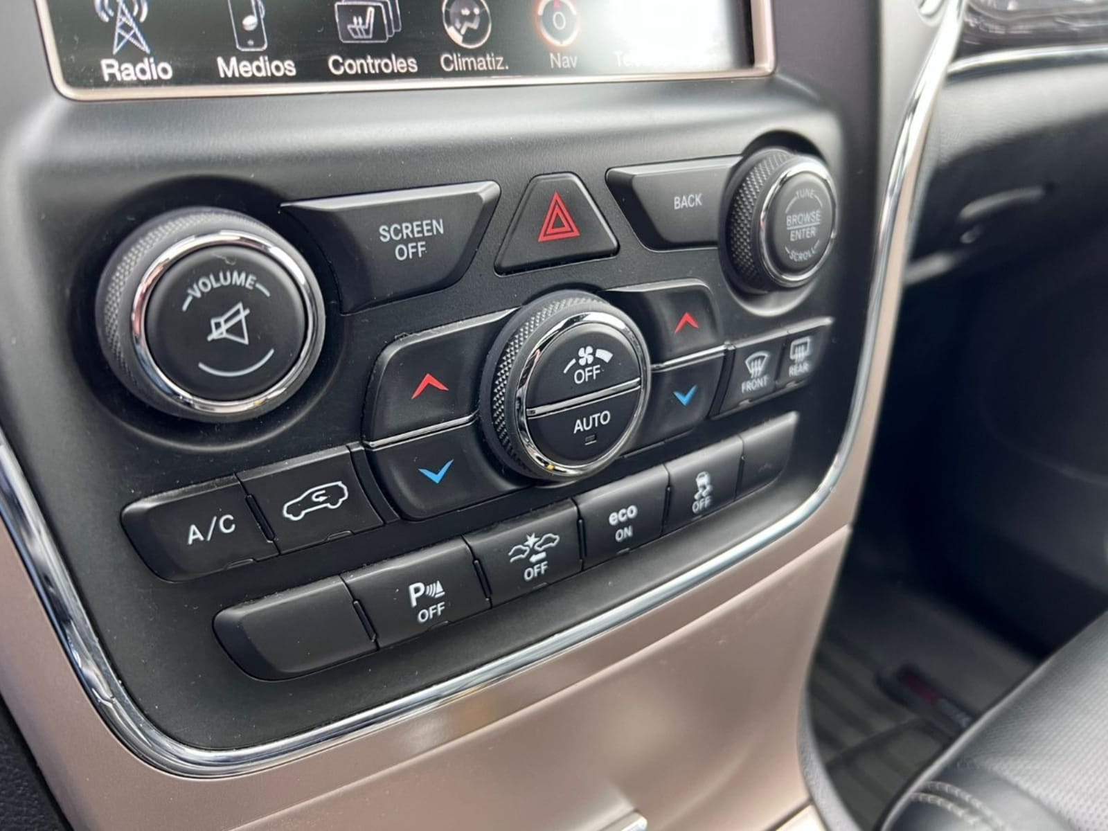 JEEP GRAND CHEROKEE OVERLAND 5.7 2016 - Imagen 15 de 20
