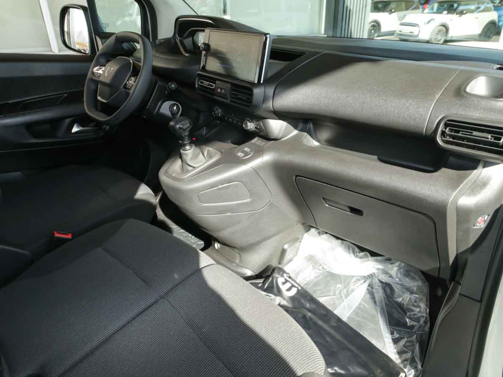 PEUGEOT PARTNER MCA L1 DIESEL 100HP MT 2026 - Imagen 11 de 13