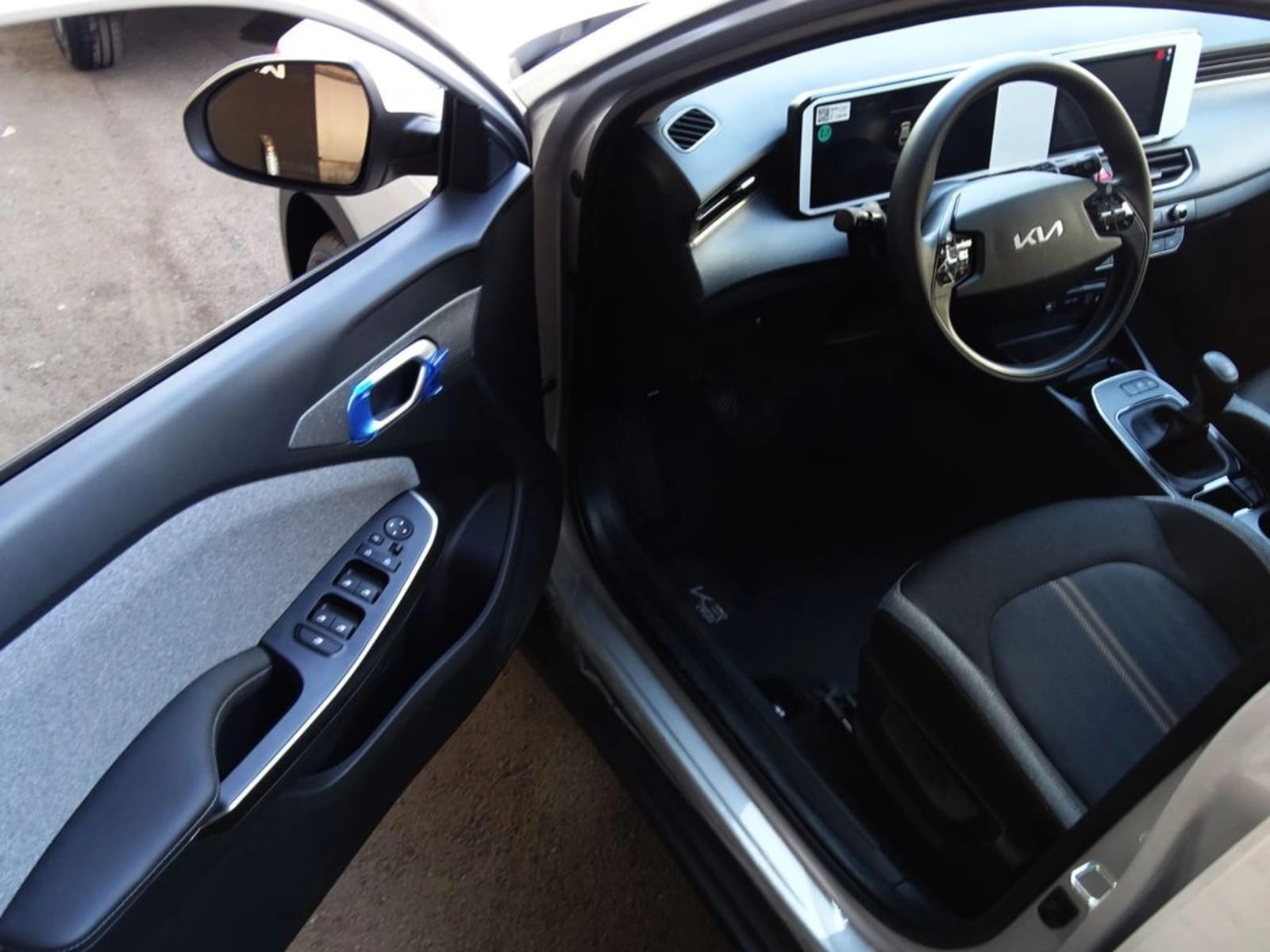 KIA K3 CROSS EX 1.6L 6MT 2025 - Imagen 9 de 20