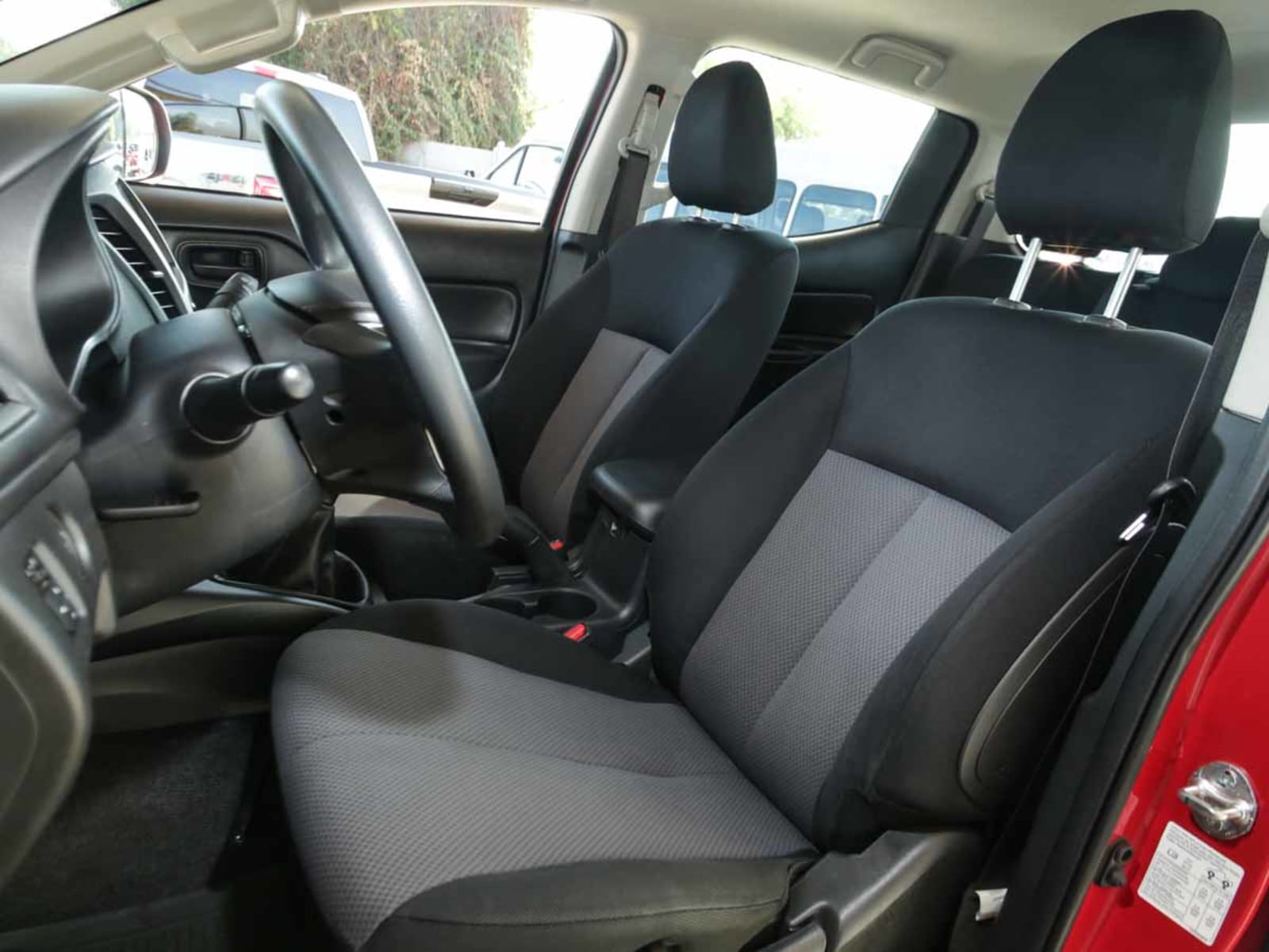 MITSUBISHI L-200 NEW KATANA CR MEC 4X2 TD E5 2024 - Imagen 11 de 14