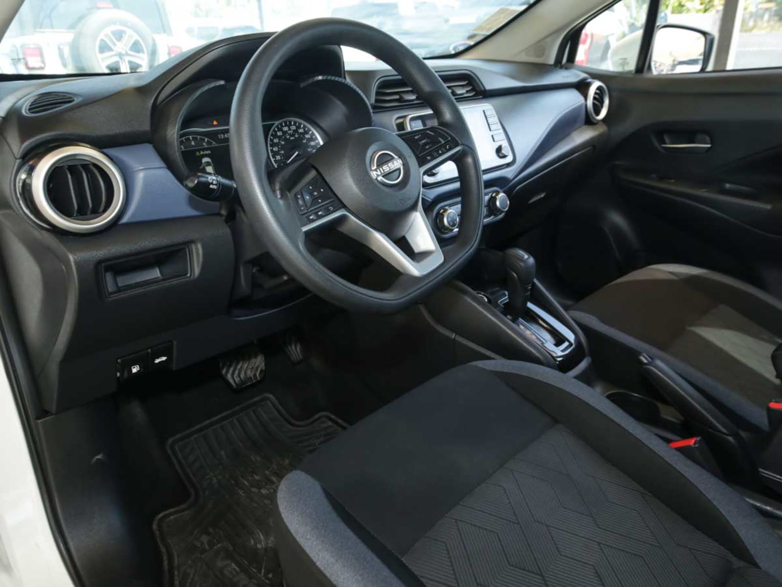 NISSAN VERSA ADVANCE 1.6 AUT 2024 - Imagen 8 de 13