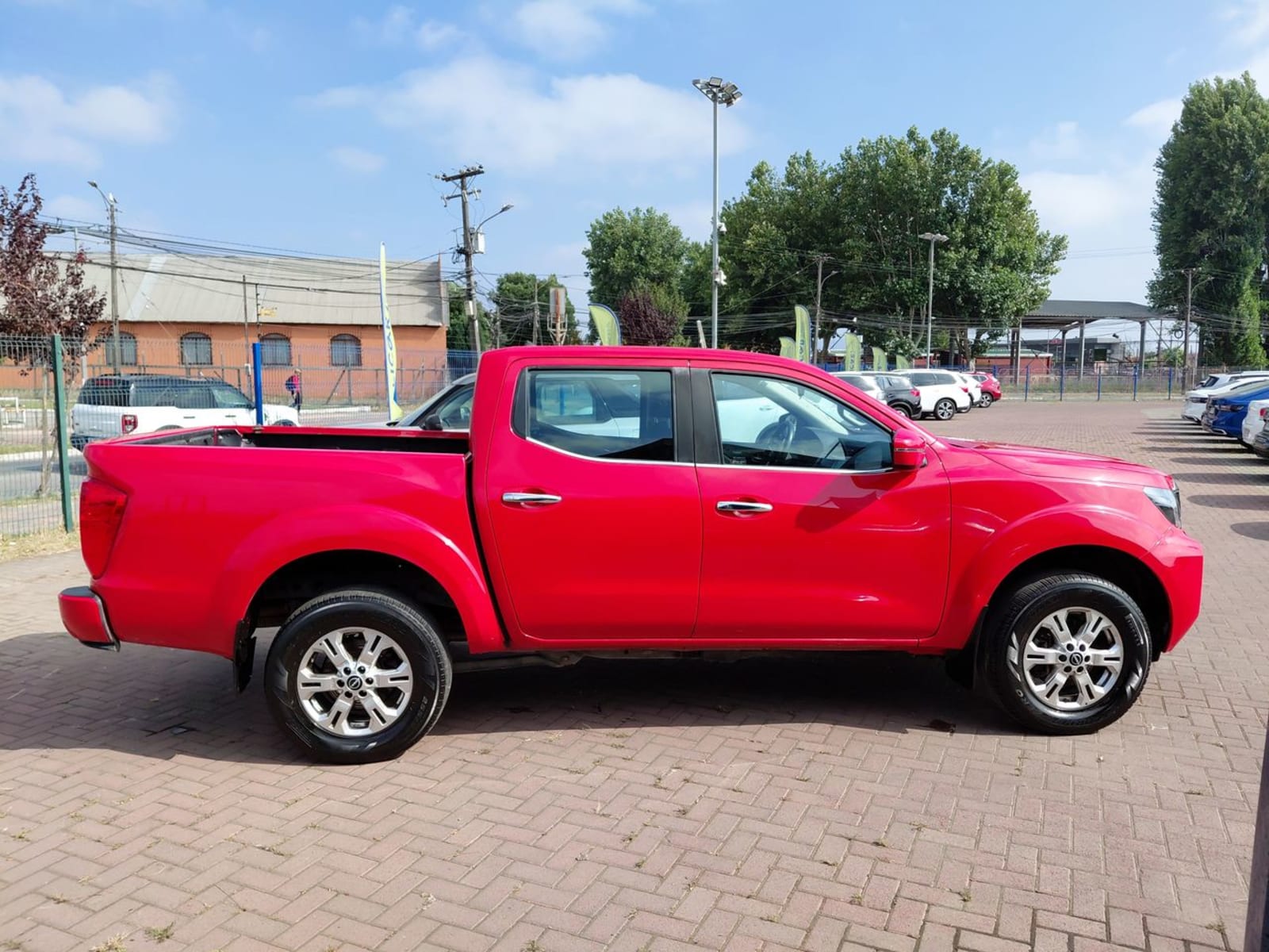 Nissan Navara 2.3d Xe Diesel 4x2 Dob.cab. Mt 4p 2024 - Imagen 8 de 8