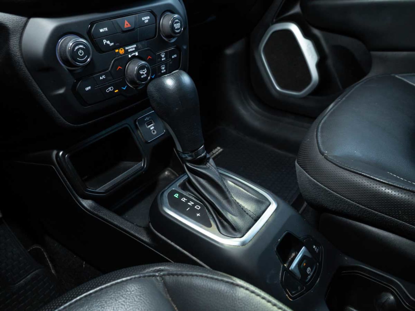 JEEP RENEGADE LONGITUDE 4X2 2023 - Imagen 9 de 13