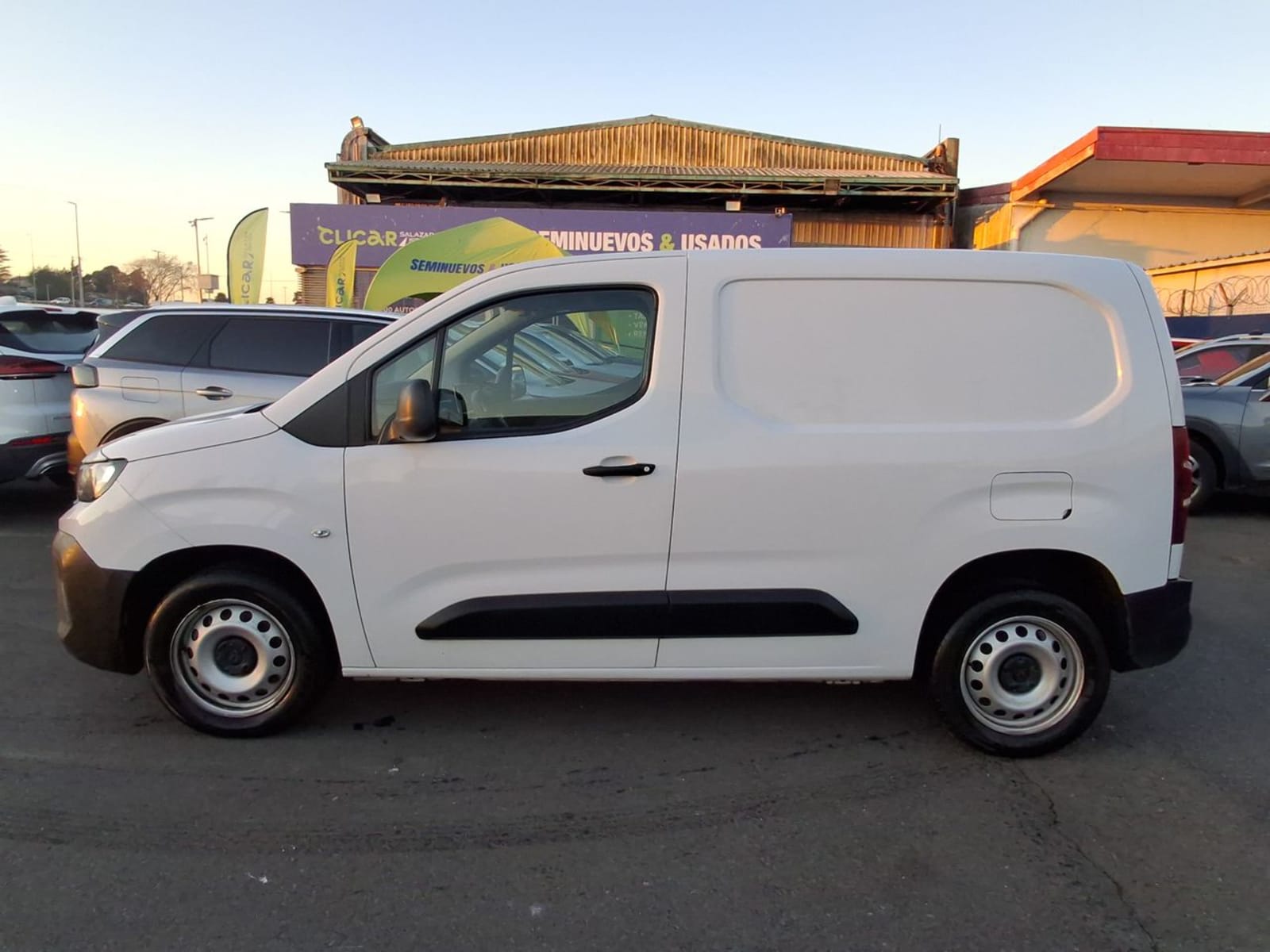Peugeot Partner 1.5 L1 Hdi Diesel 100hp 4x2 Mt 5p 2024 - Imagen 4 de 8