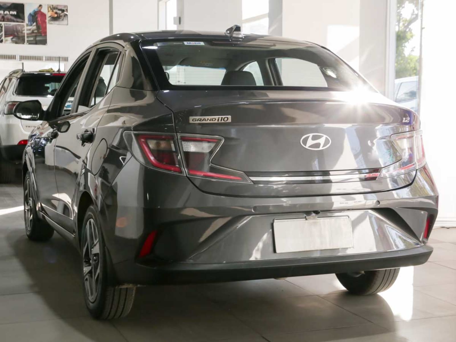 HYUNDAI GRAND I-10 AI3 SEDAN 1.2 AT PLUS 2024 - Imagen 4 de 13