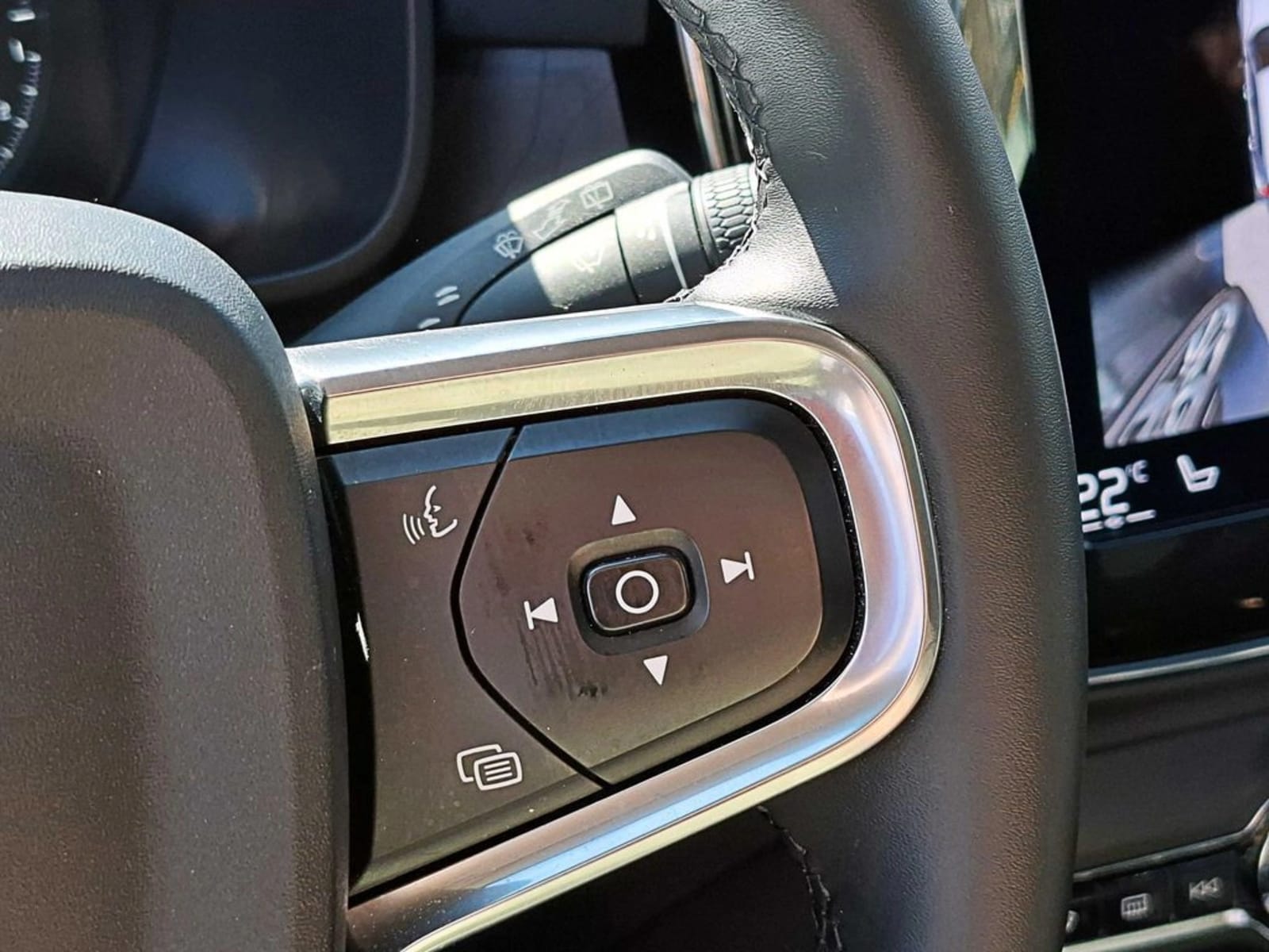 VOLVO XC40 T5 HYBRID R DESIGN 1.5 AT 2023 - Imagen 15 de 17