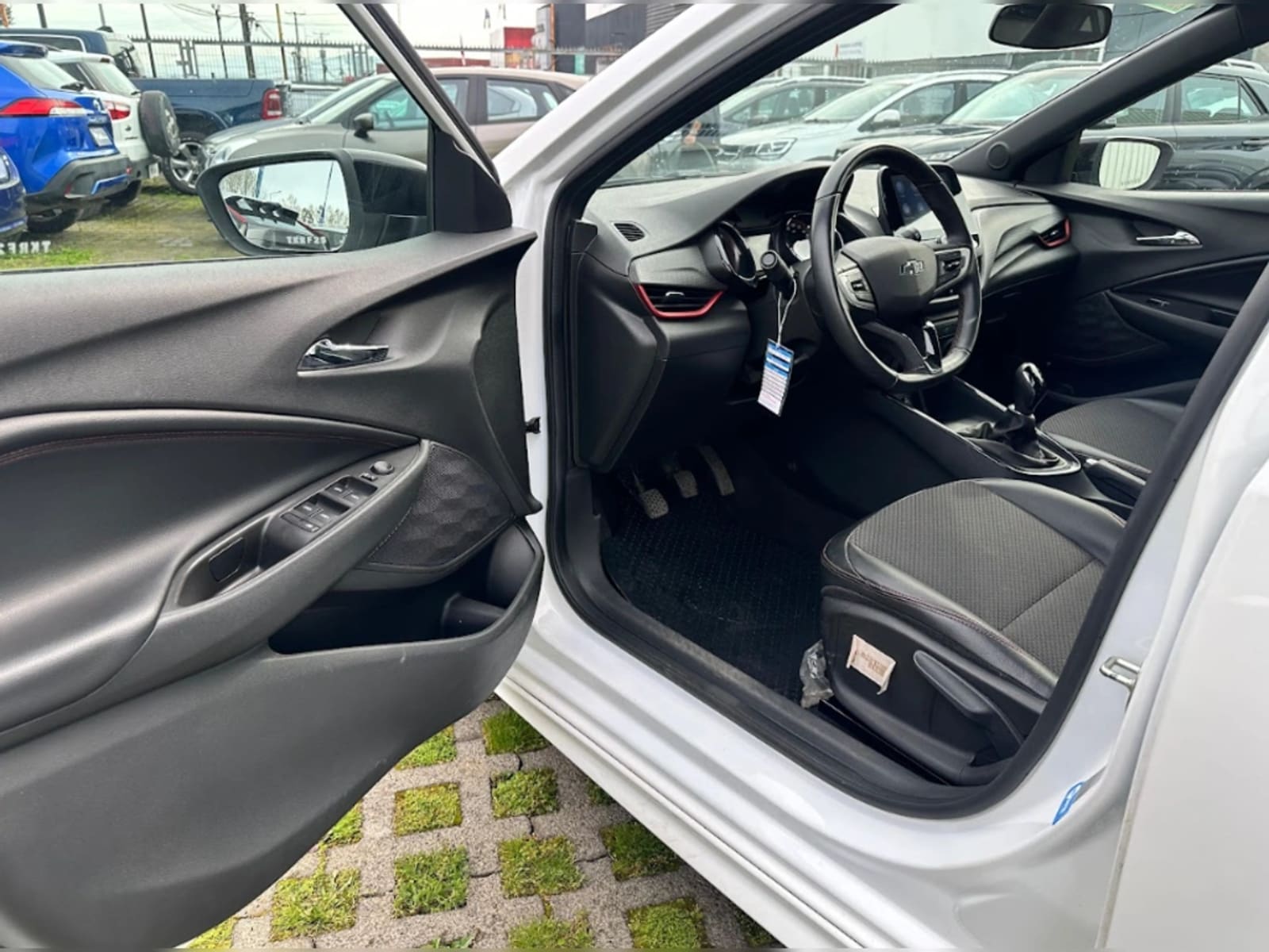 CHEVROLET ONIX 1.0T RS R 4X2 HB MT 5P 2024 - Imagen 10 de 20