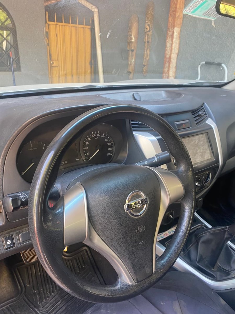 Nissan NP300 DC SE 4x4 2.3 2019 - Imagen 4 de 4