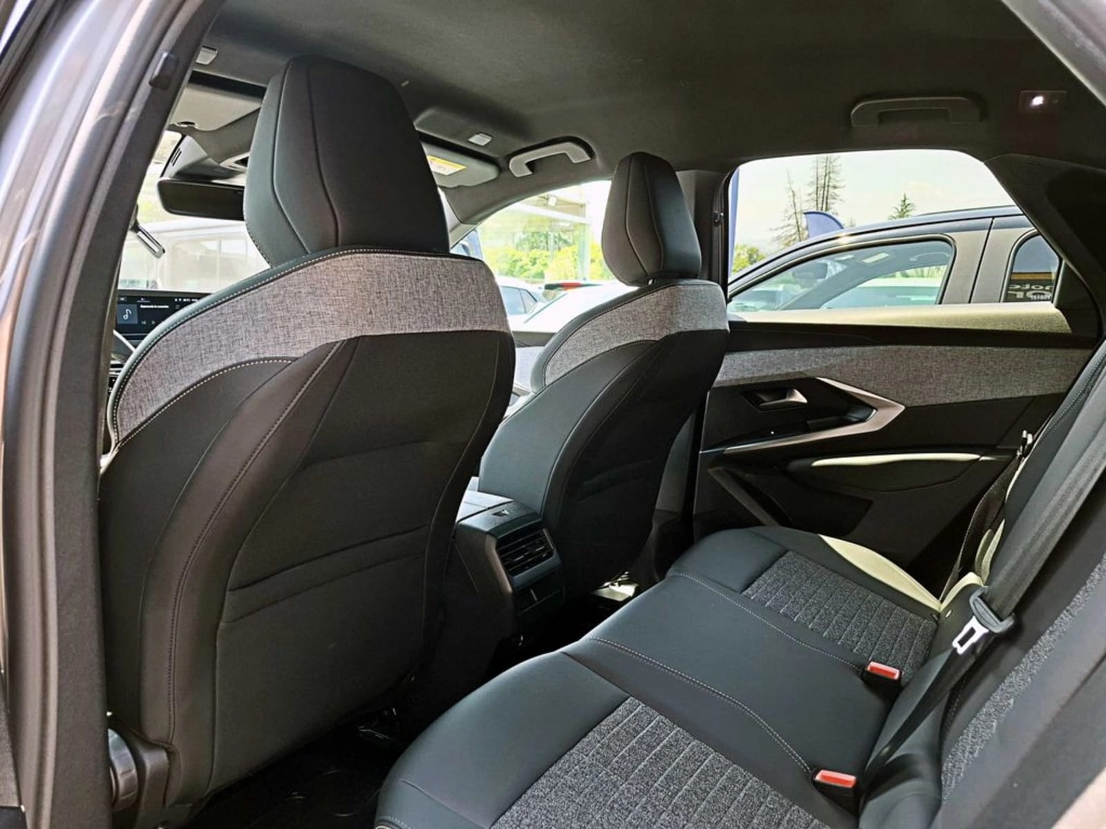 PEUGEOT 3008 HYBRID ALLURE 2025 - Imagen 9 de 14