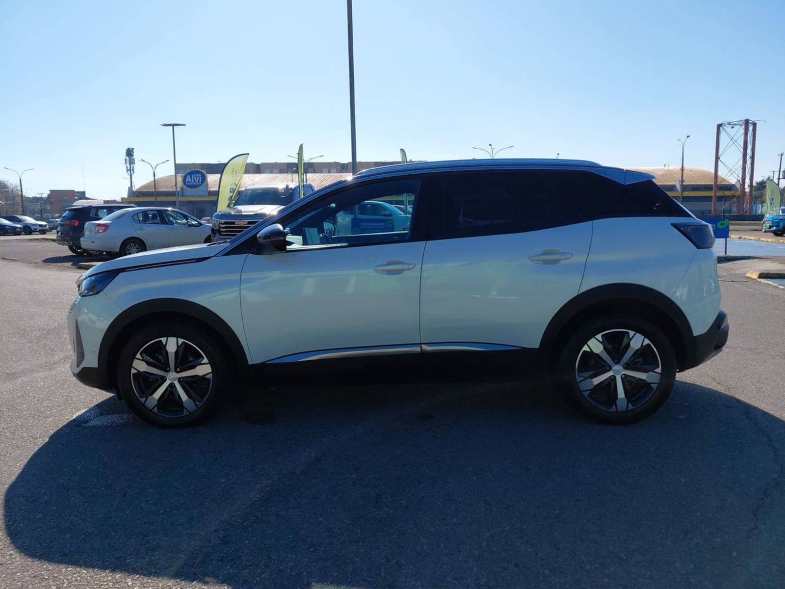 Peugeot 3008 1.5 Allure Pack Bluehdi 130 4x2 Eat8 5p 2024 - Imagen 4 de 8