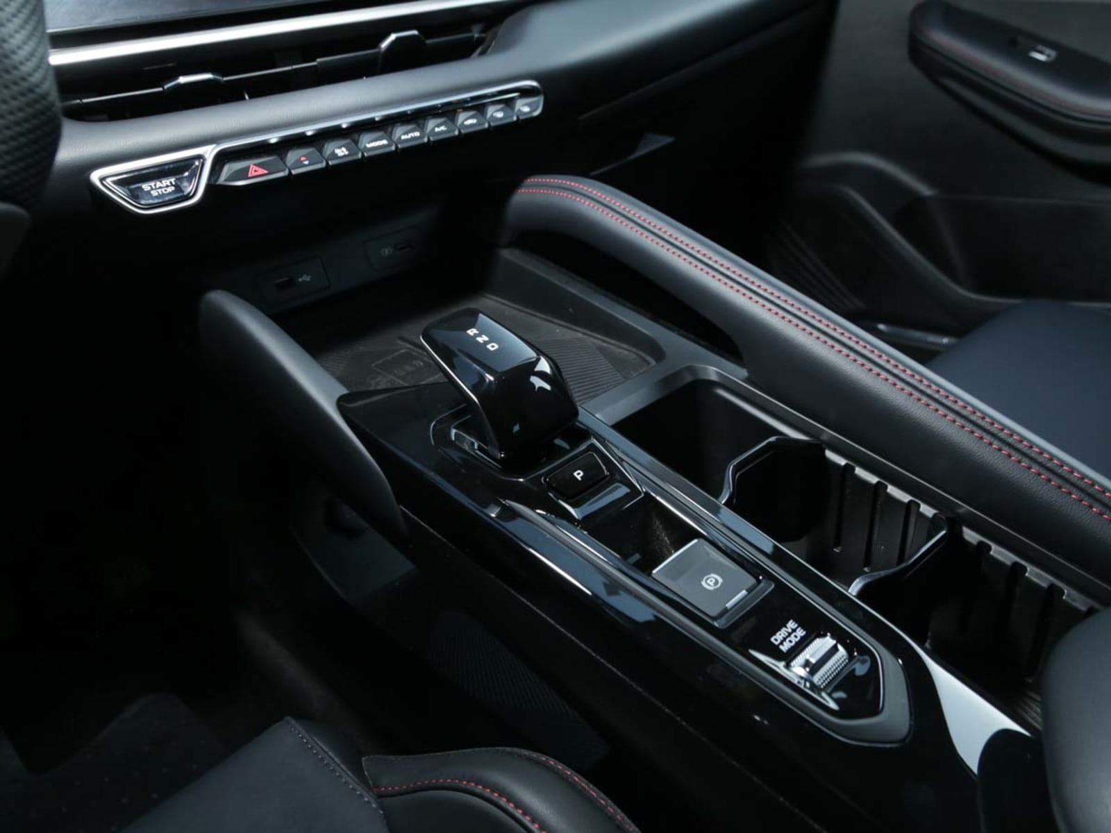 GEELY COOLRAY 1.5T SPORT DCT 2026 - Imagen 9 de 14