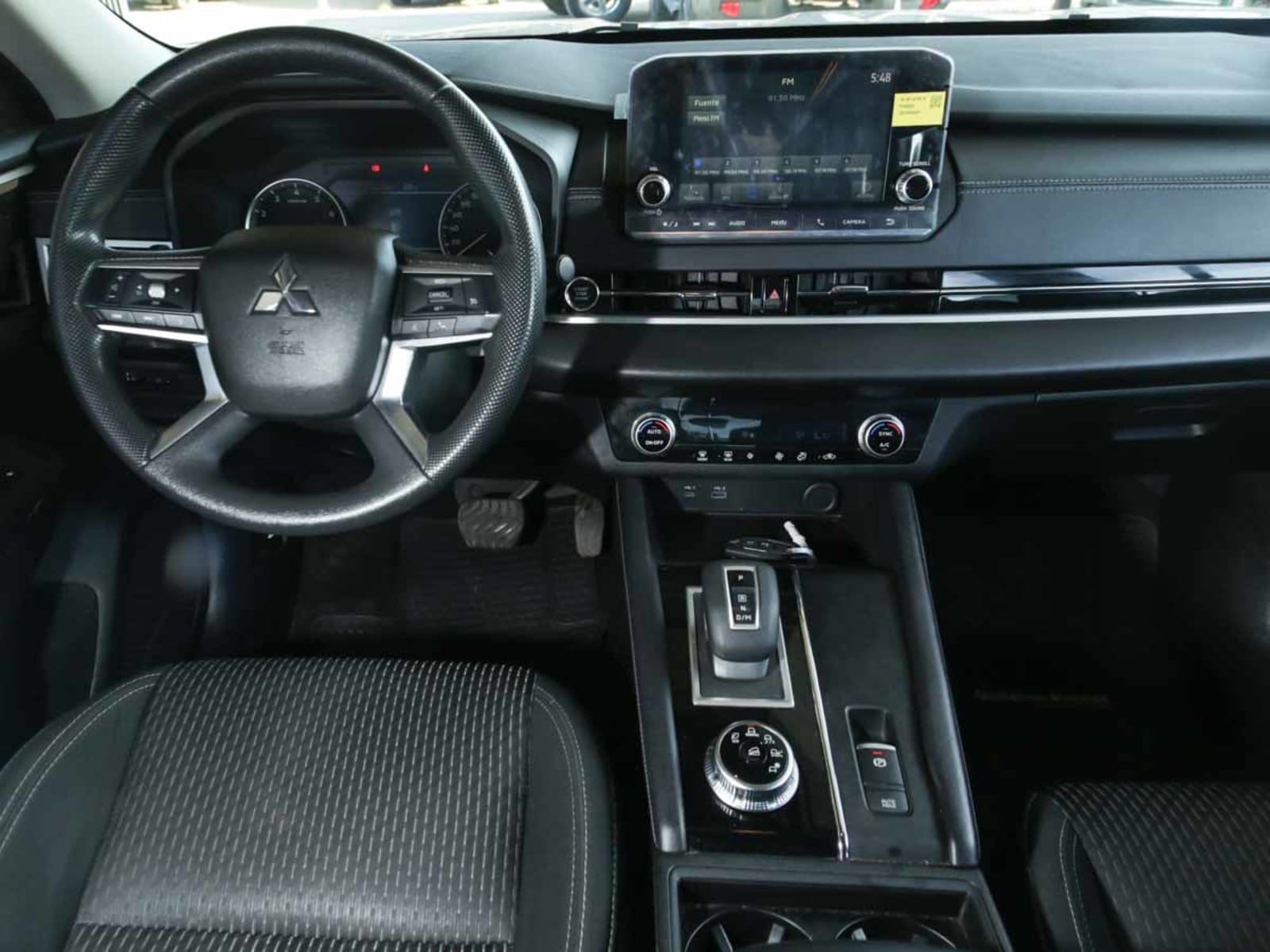 MITSUBISHI NEW OUTLANDER 4X2 AT GL 2023 - Imagen 12 de 13