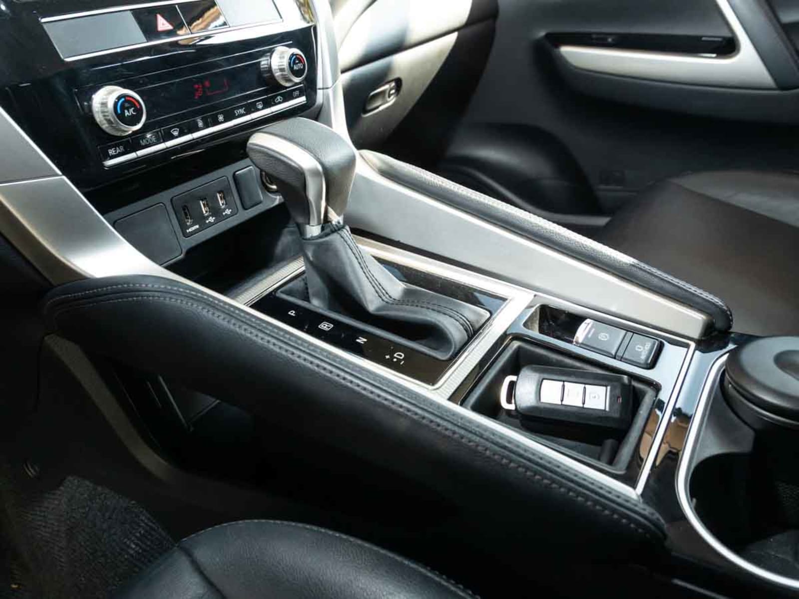 MITSUBISHI MONTERO SPORT 3.0 2WD AT 2025 - Imagen 9 de 14
