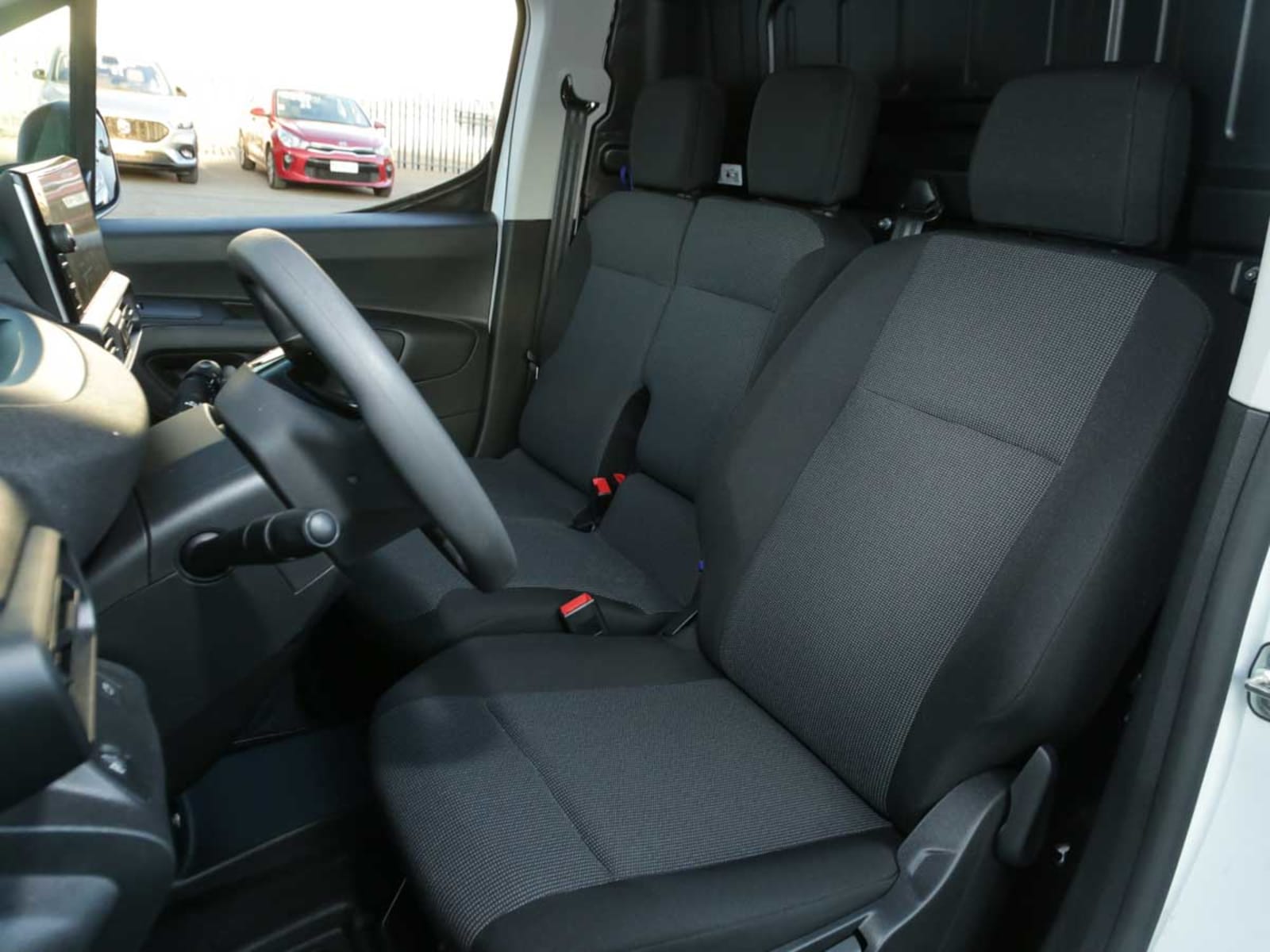 PEUGEOT PARTNER MCA L1 DIESEL 100HP MT 2026 - Imagen 10 de 12