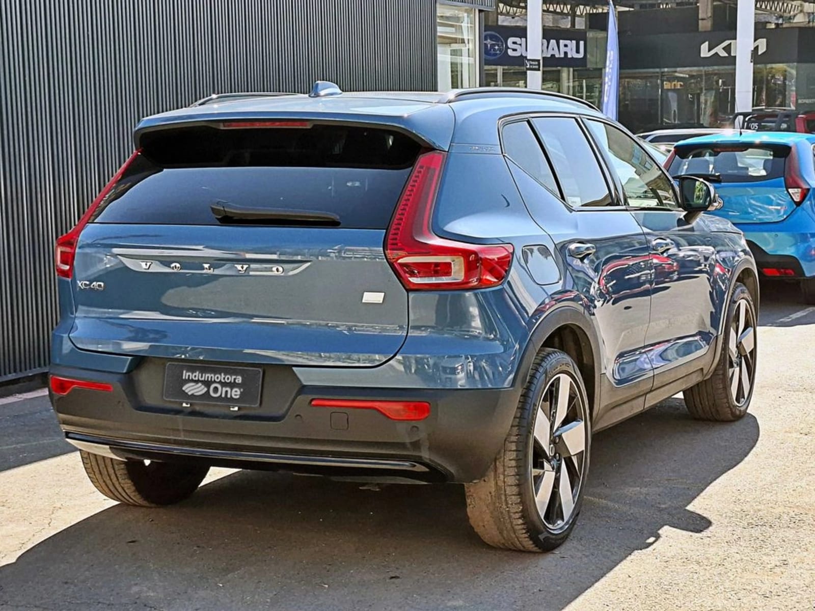 VOLVO XC40 T5 HYBRID R DESIGN 1.5 AT 2023 - Imagen 5 de 17
