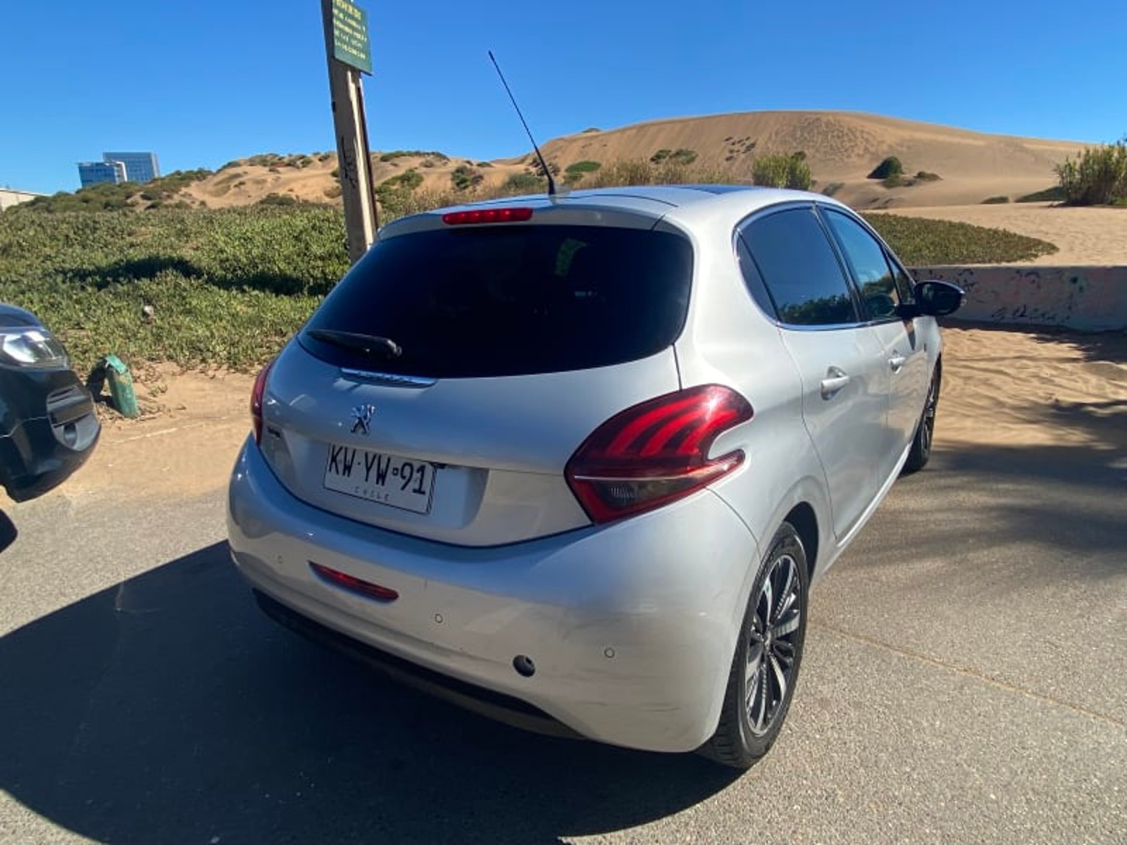 Peugeot 208 1.5 SIGNATURE BLUE MT DIESEL 2019 - Foto 2 de 6