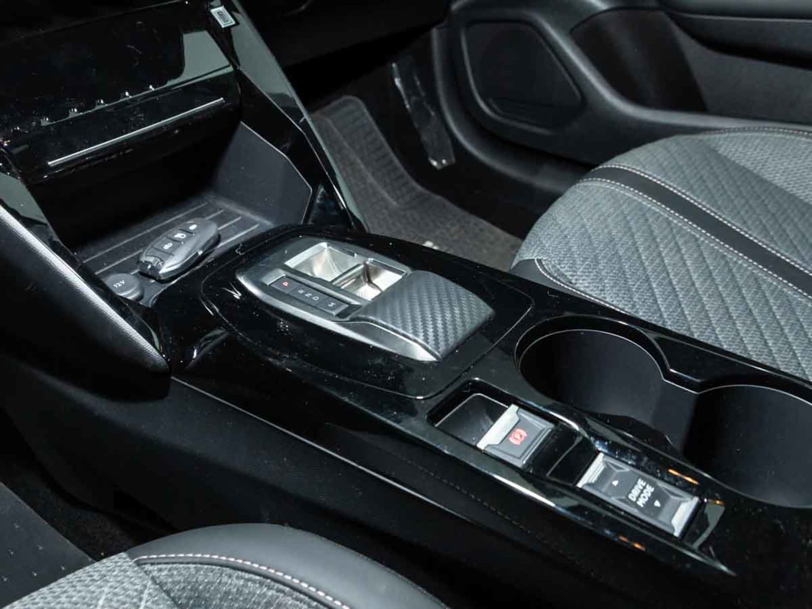 PEUGEOT 208 MCA ALLURE HYBRID 136HP AT 2026 - Imagen 9 de 13
