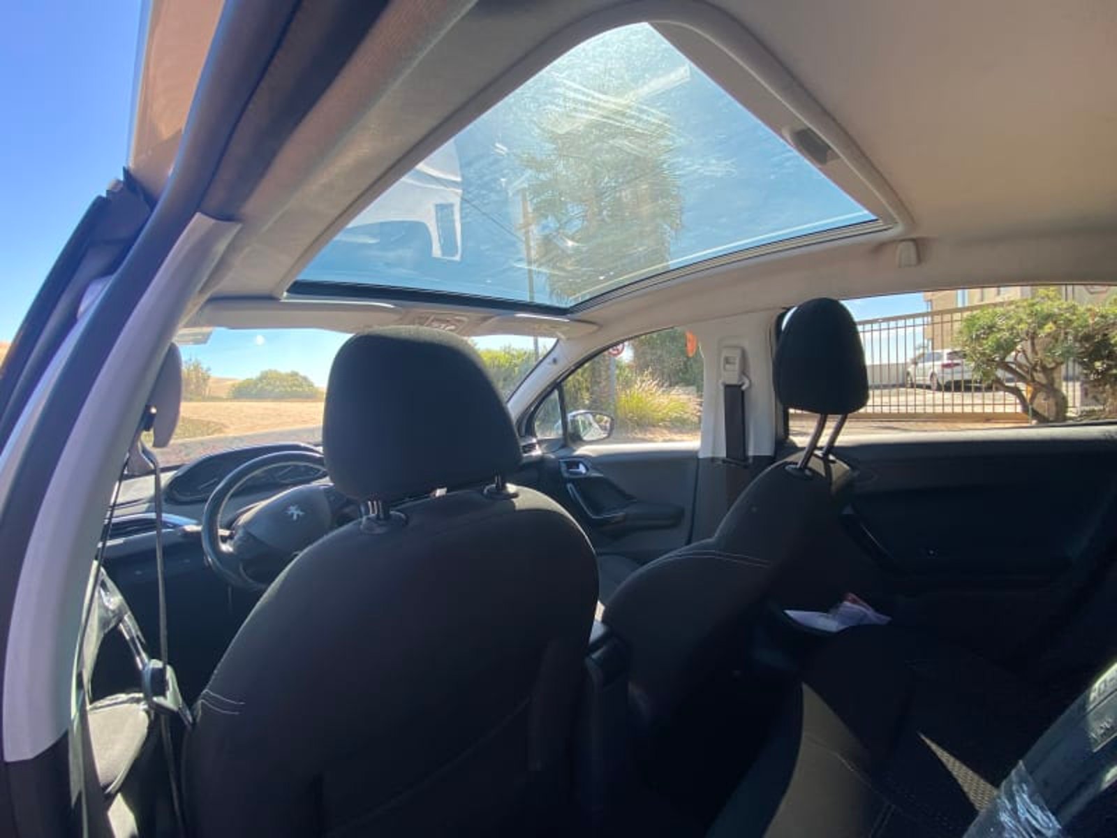 Peugeot 208 1.5 SIGNATURE BLUE MT DIESEL 2019 - Imagen 4 de 6