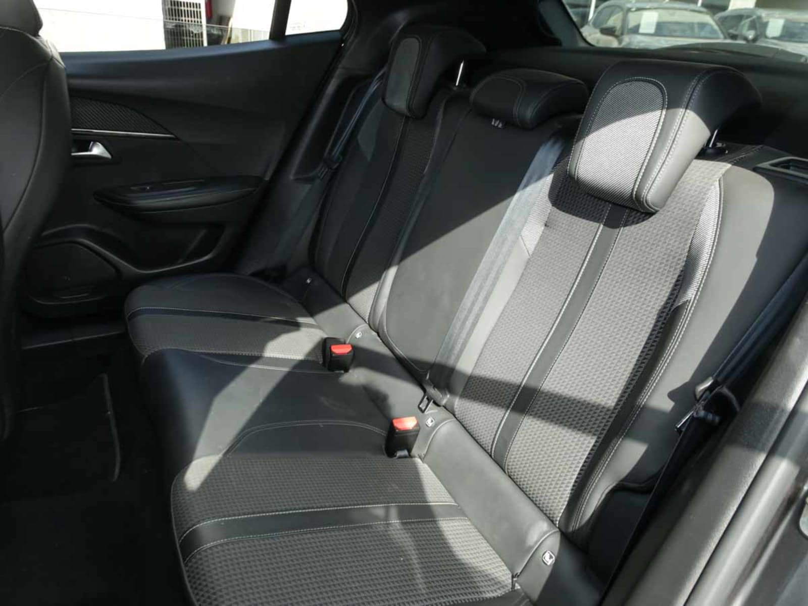 PEUGEOT 2008 MCA GT BLUEHDI 130 EAT8 2021 - Imagen 11 de 14